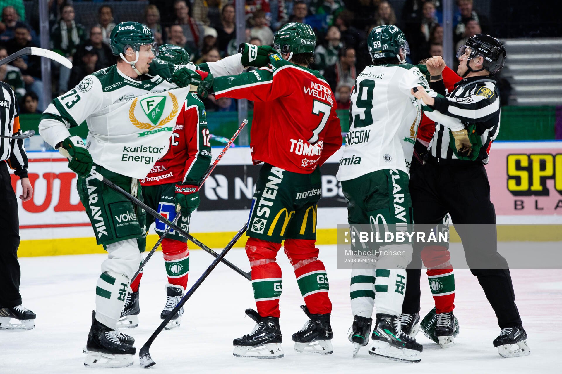 Färjestads Adam Ollas Mattsson och Linus Johansson mot