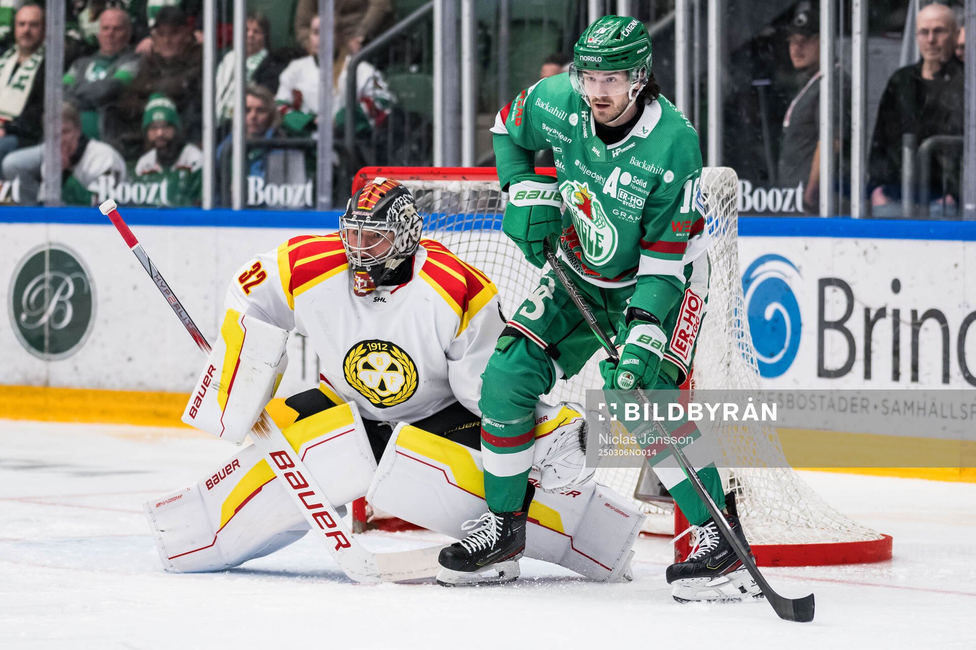 Brynäs målvakt Ludvig Persson och Rögles Dennis Everberg