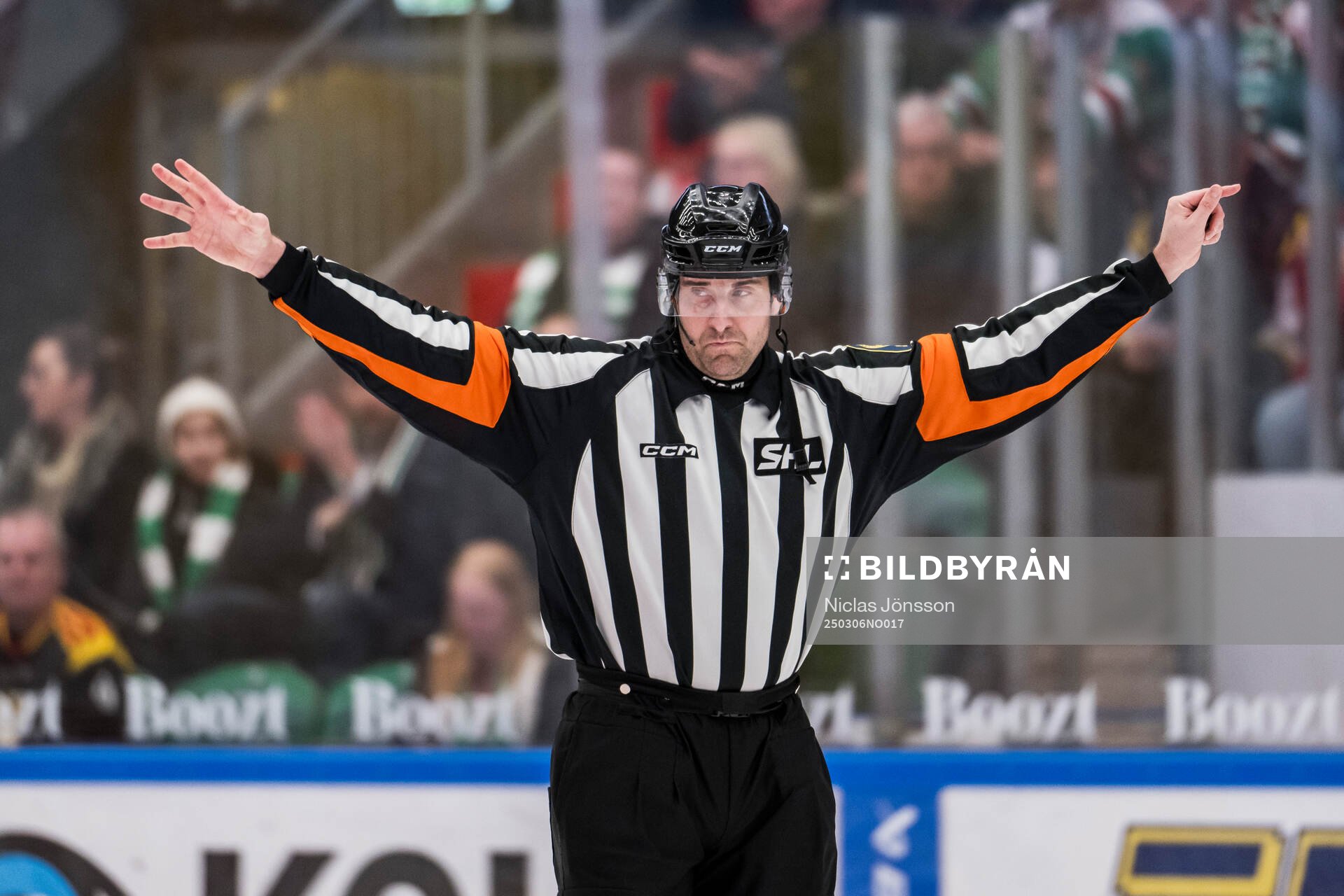 Domare Mikael Sjöqvist visar tecken för bortdömt mål