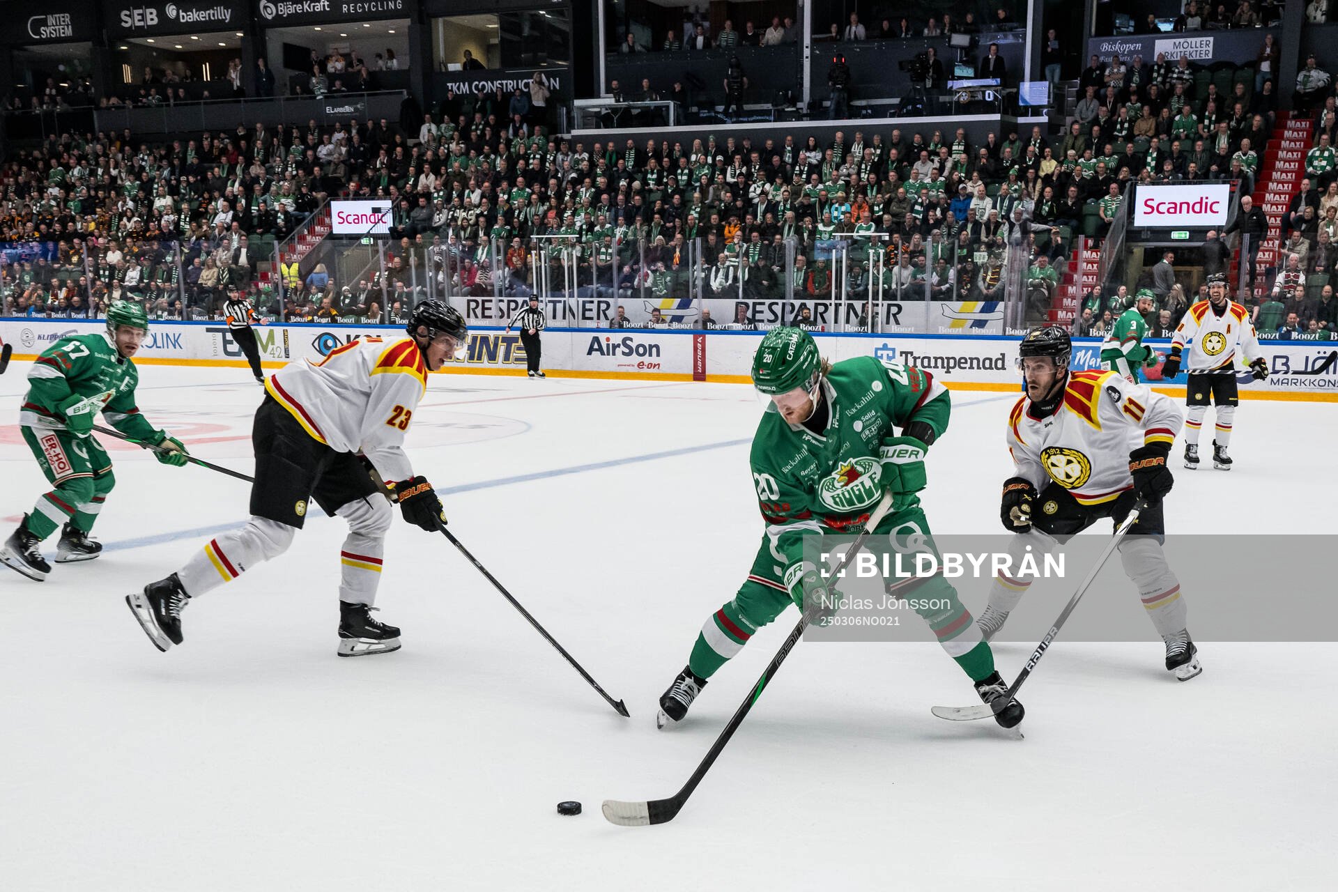 Brynäs Oskar Lindblom och Rögles Joachim Blichfeld och
