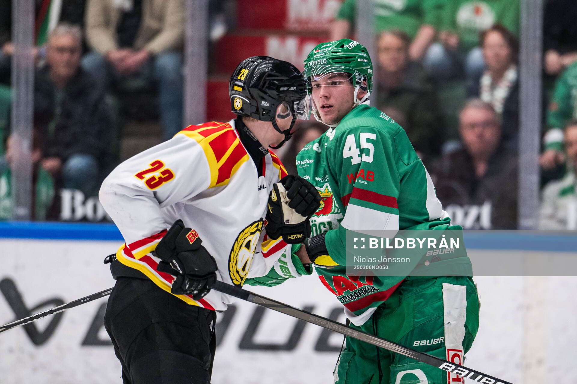 Brynäs Oskar Lindblom och Rögles Gregor Biber