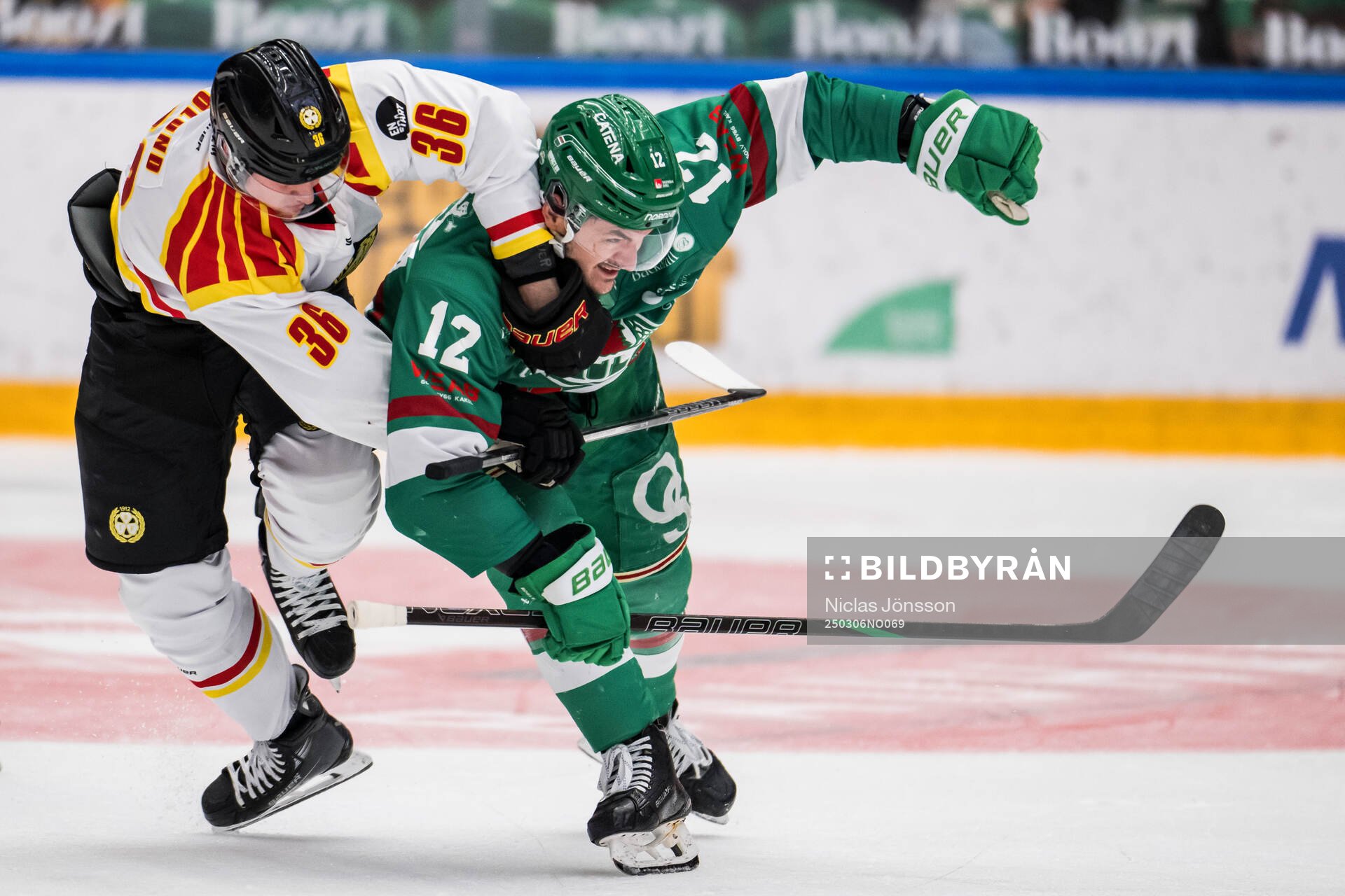Brynäs Linus Ölund och Rögles Brady Ferguson