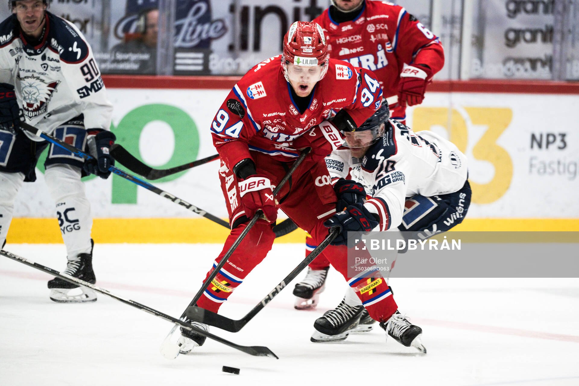 Timrås Sebastian Hartmann och Linköpings Johan Johnsson