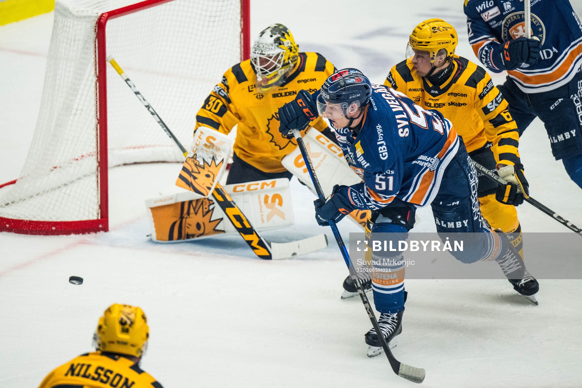 Skellefteås målvakt Gustaf Lindvall och Växjös Emil