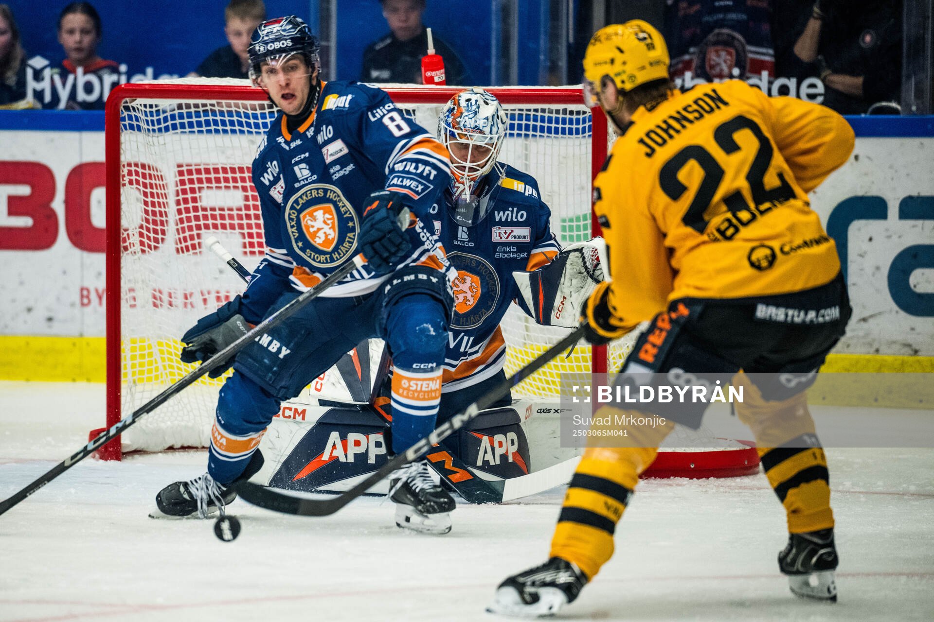 Växjös Zachary Giuttari och målvakt Adam Åhman och