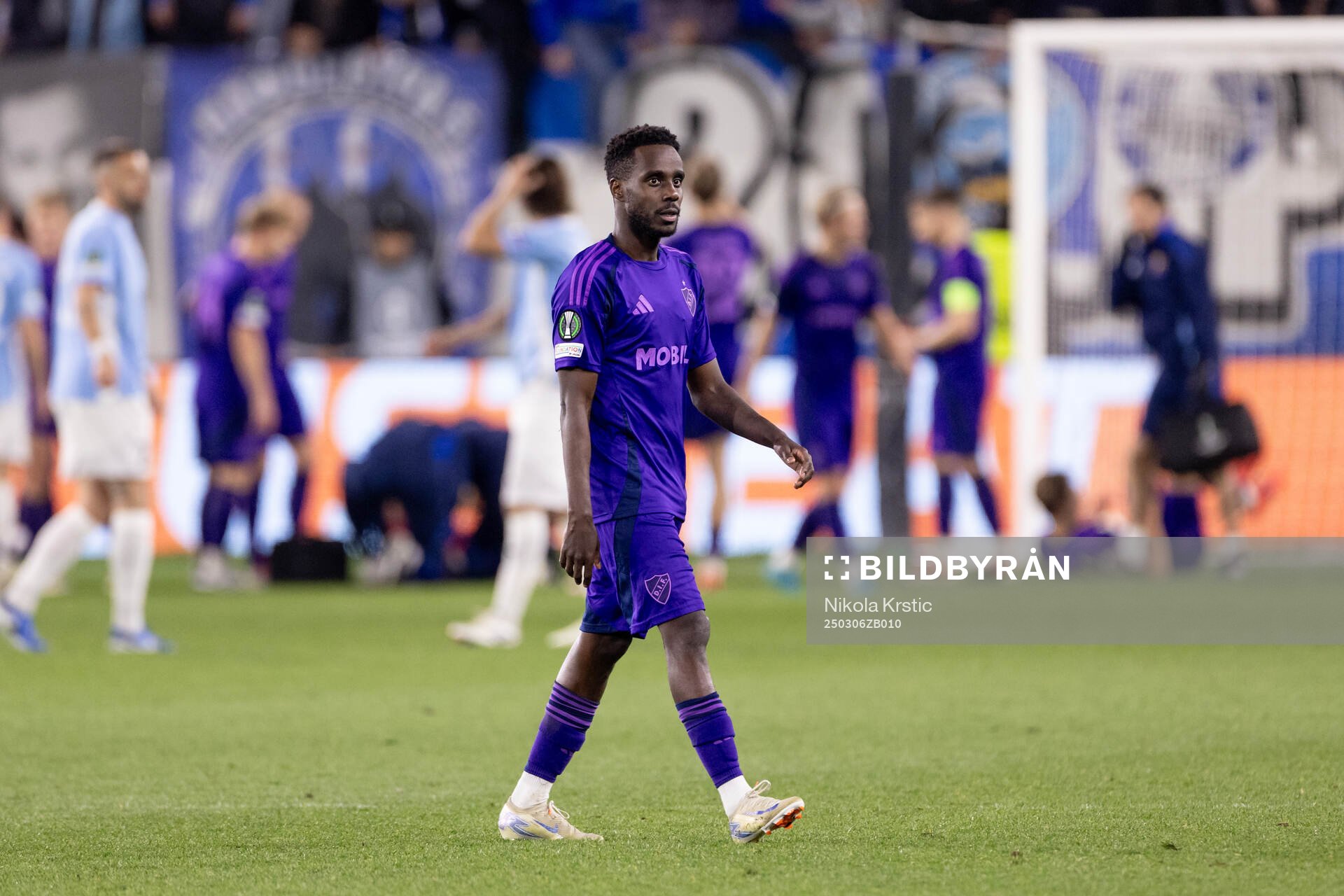 Tokmac Nguen of Djurgården looks dejected