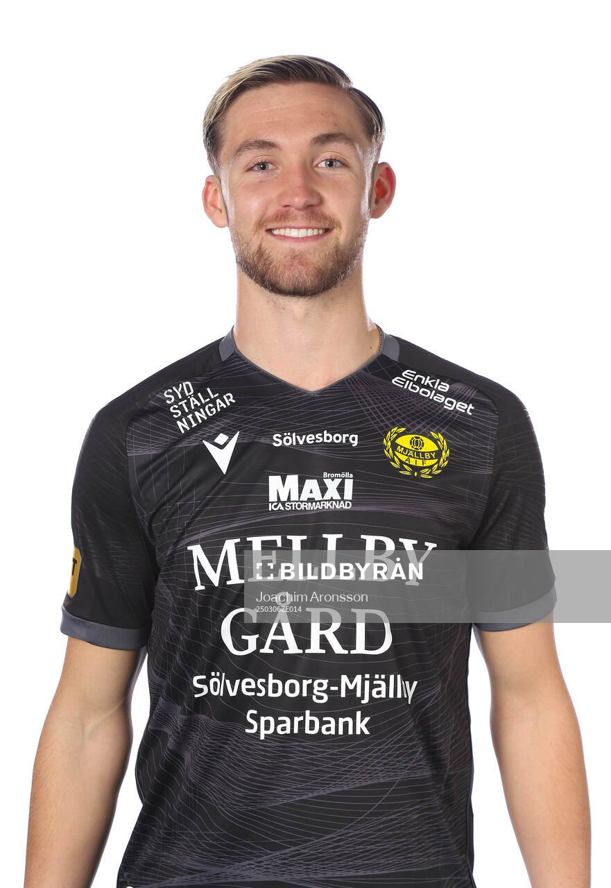 Mjällbys målvakt Noel Törnqvist poserar för ett porträtt den 6 mars 2025 i Blekinge.