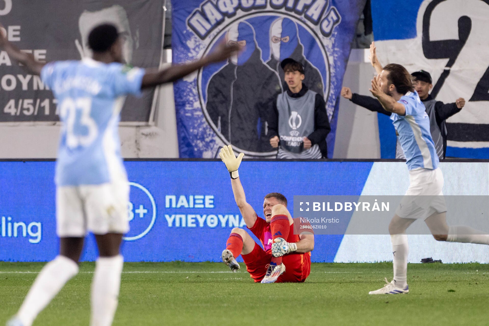 goalkeeper Malkolm Nilsson Säfqvist of Djurgården in pain