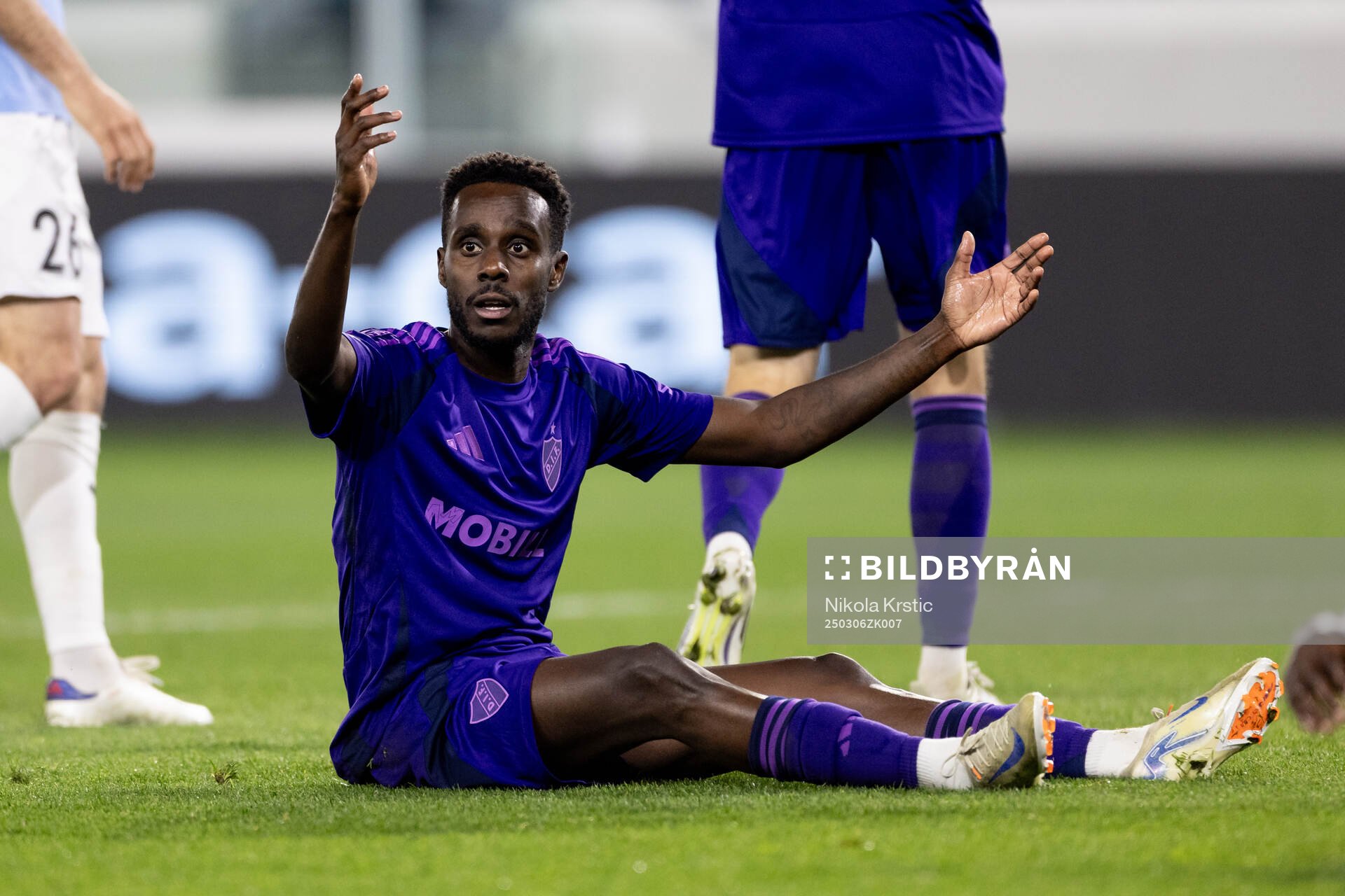 Tokmac Nguen of Djurgården reacts