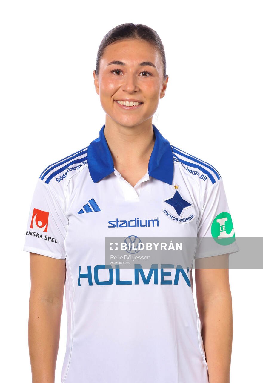 IFK Norrköpings Alexandra Hellekant poserar för ett porträtt den 6 mars 2025 i Norrköping.