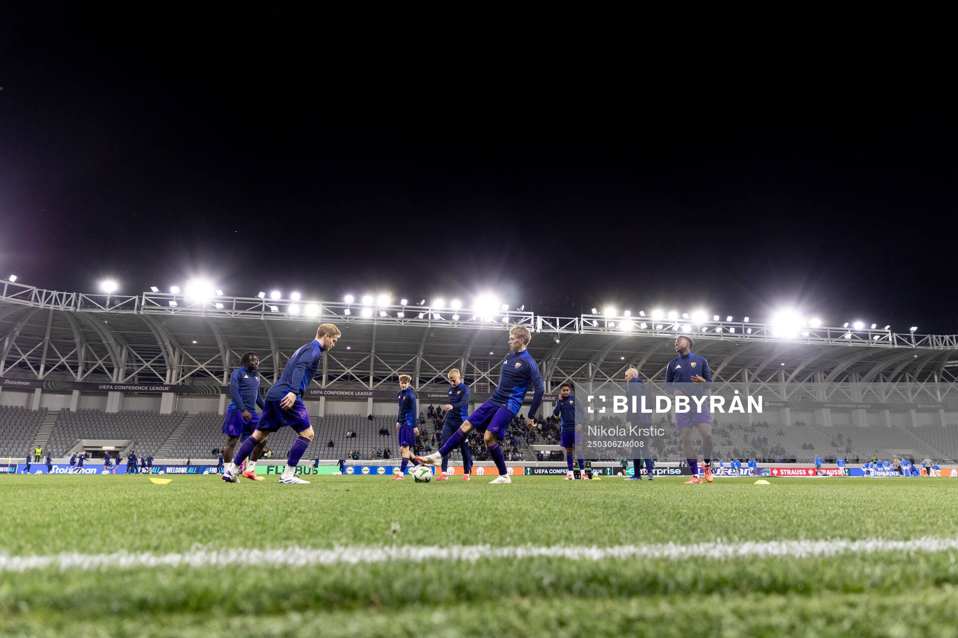 Players of Djurgården warm up