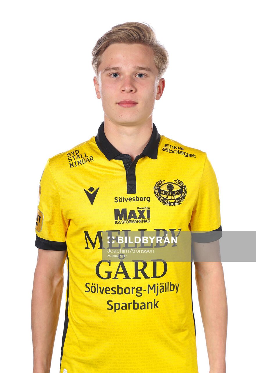 Mjällbys Måns Isaksson poserar för ett porträtt den 6 mars 2025 i Blekinge.