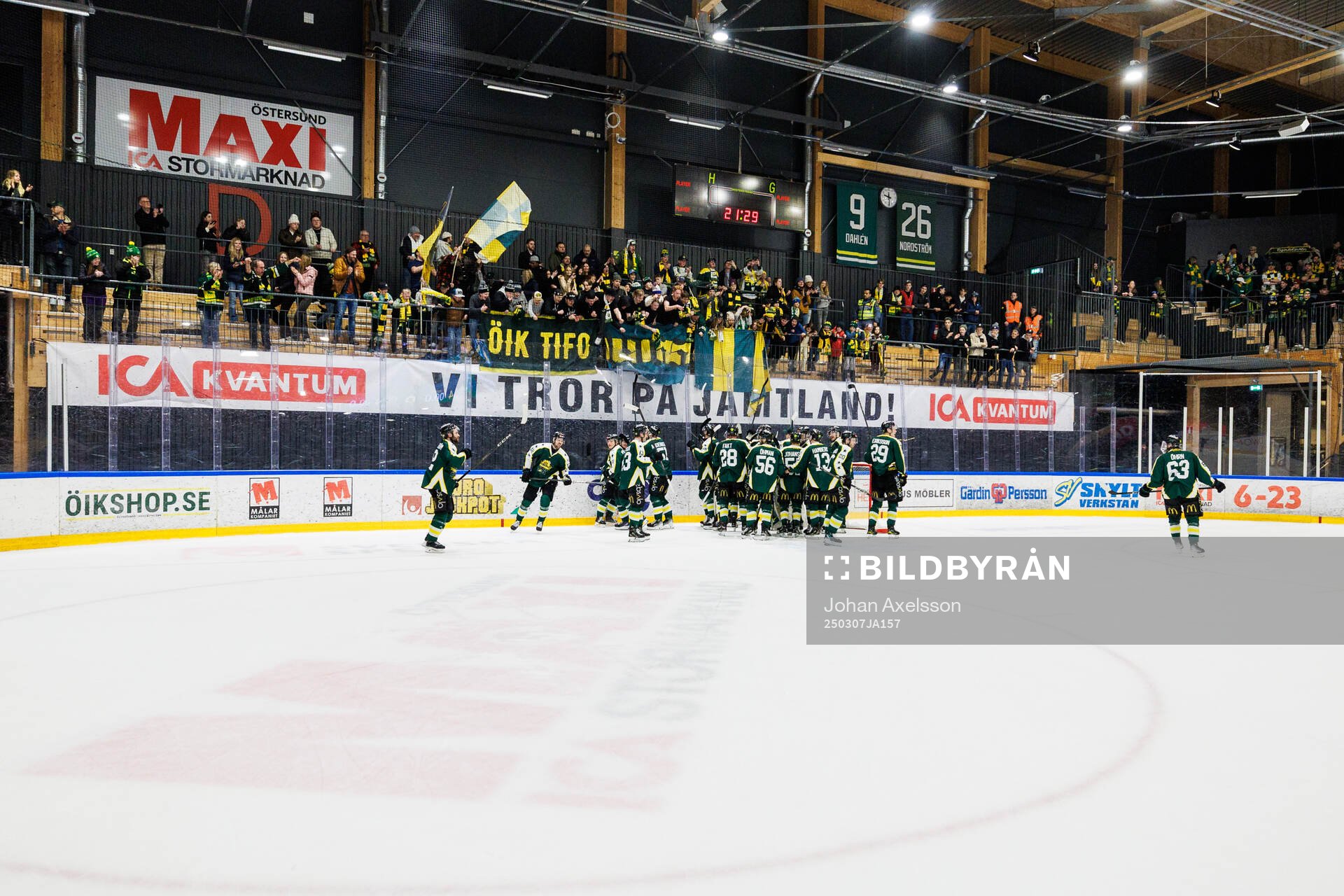 Östersunds spelare jublar
