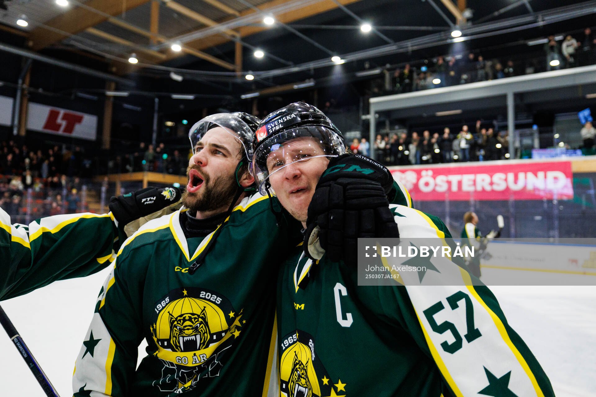 Östersunds Carl Skärström och Karl Johansson jublar