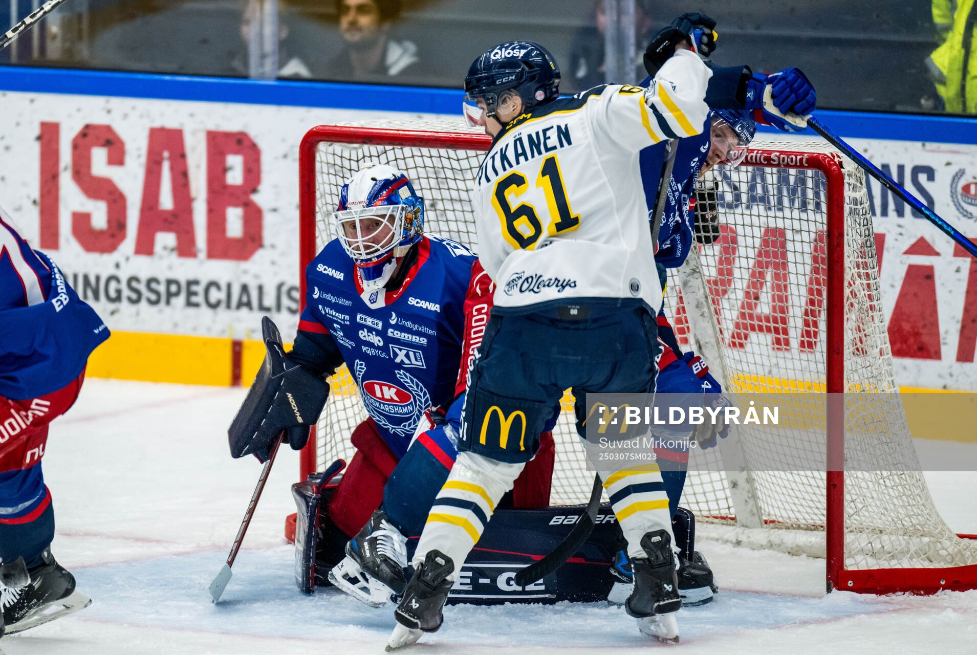 Oskarshamns målvakt Evan Cowley och Södertäljes Miikka