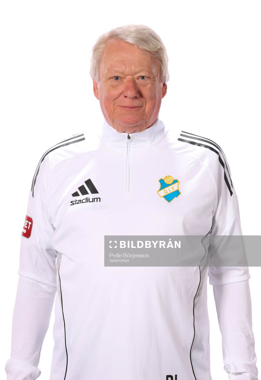 Östers players manager Peter Lind