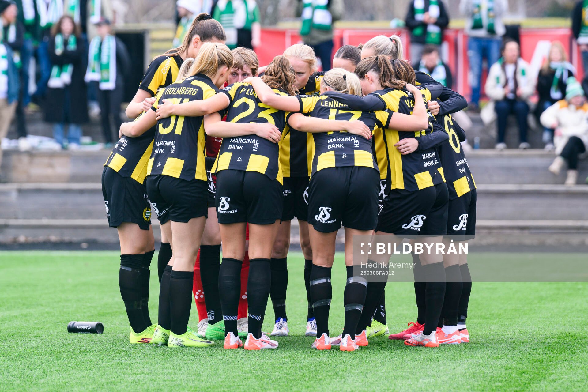 Hammarbys spelare samlas