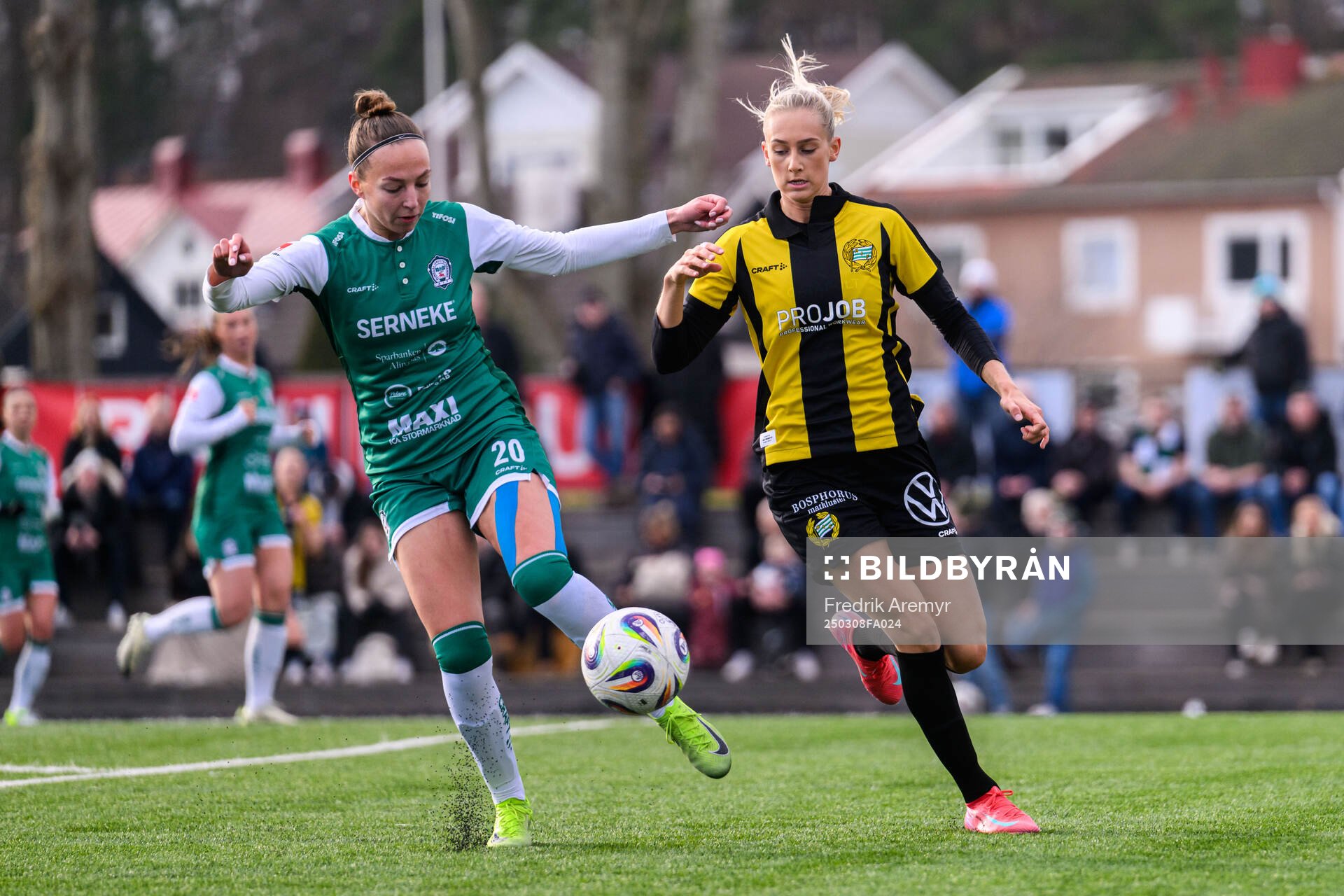 Alingsås Emmy Blomberg och Hammarbys Ellen Wangerheim