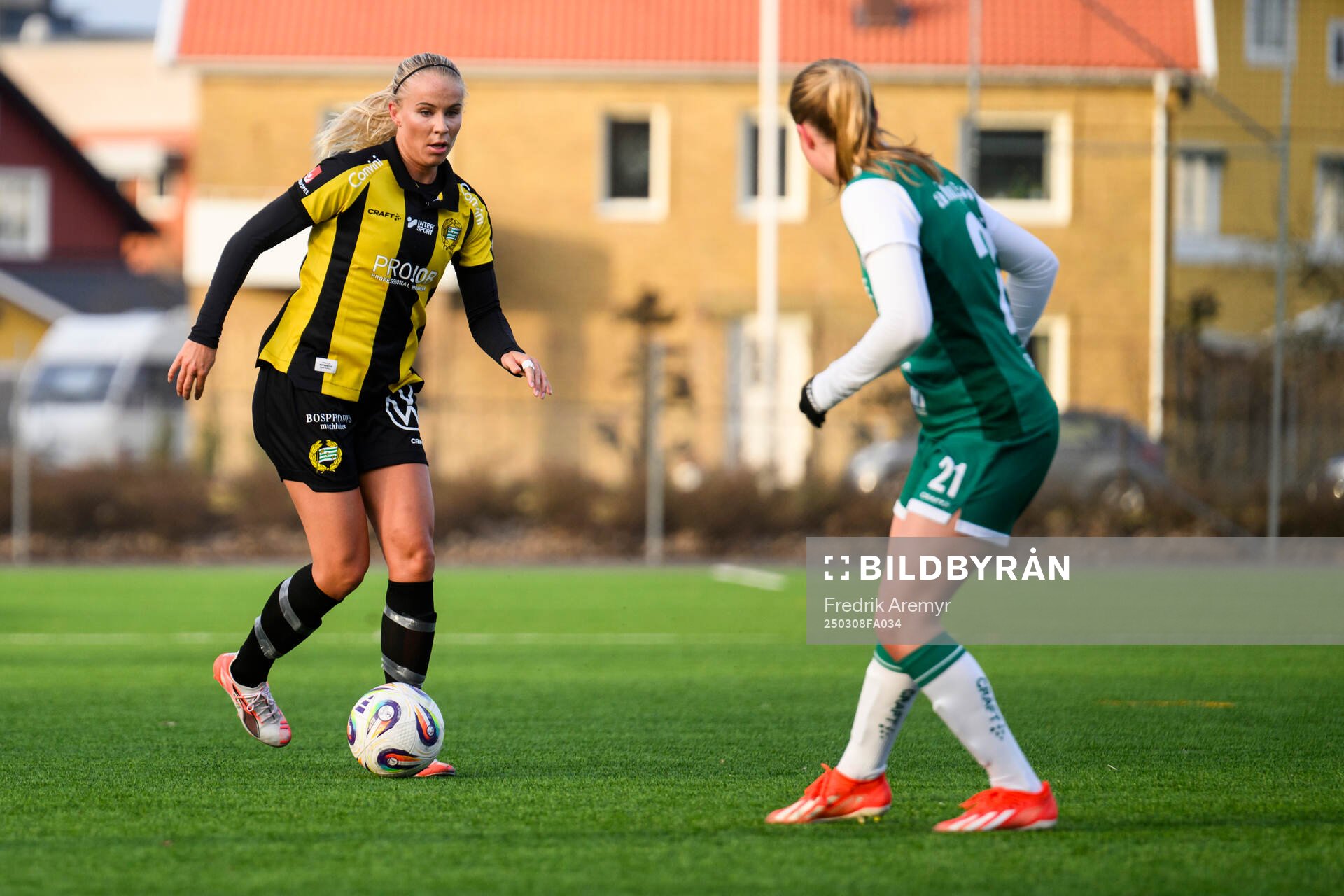 Hammarbys Stina Lennartsson  och Alingsås Lova Korpås