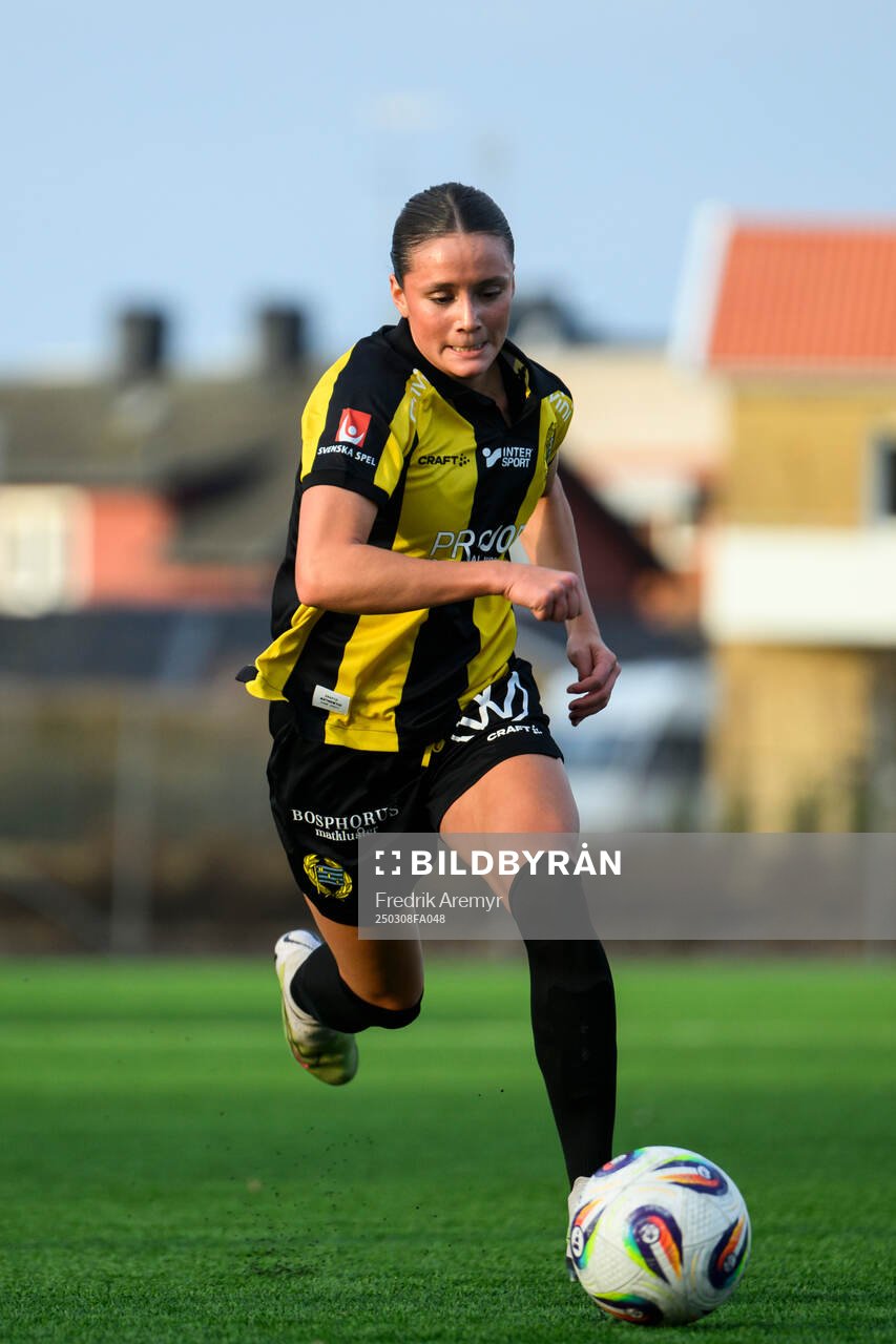 Hammarbys Vera Blom under fotbollsmatchen i Svenska Cupen mellan Alingsås och Hammarby den 8 mars 2025 i Alingsås. 