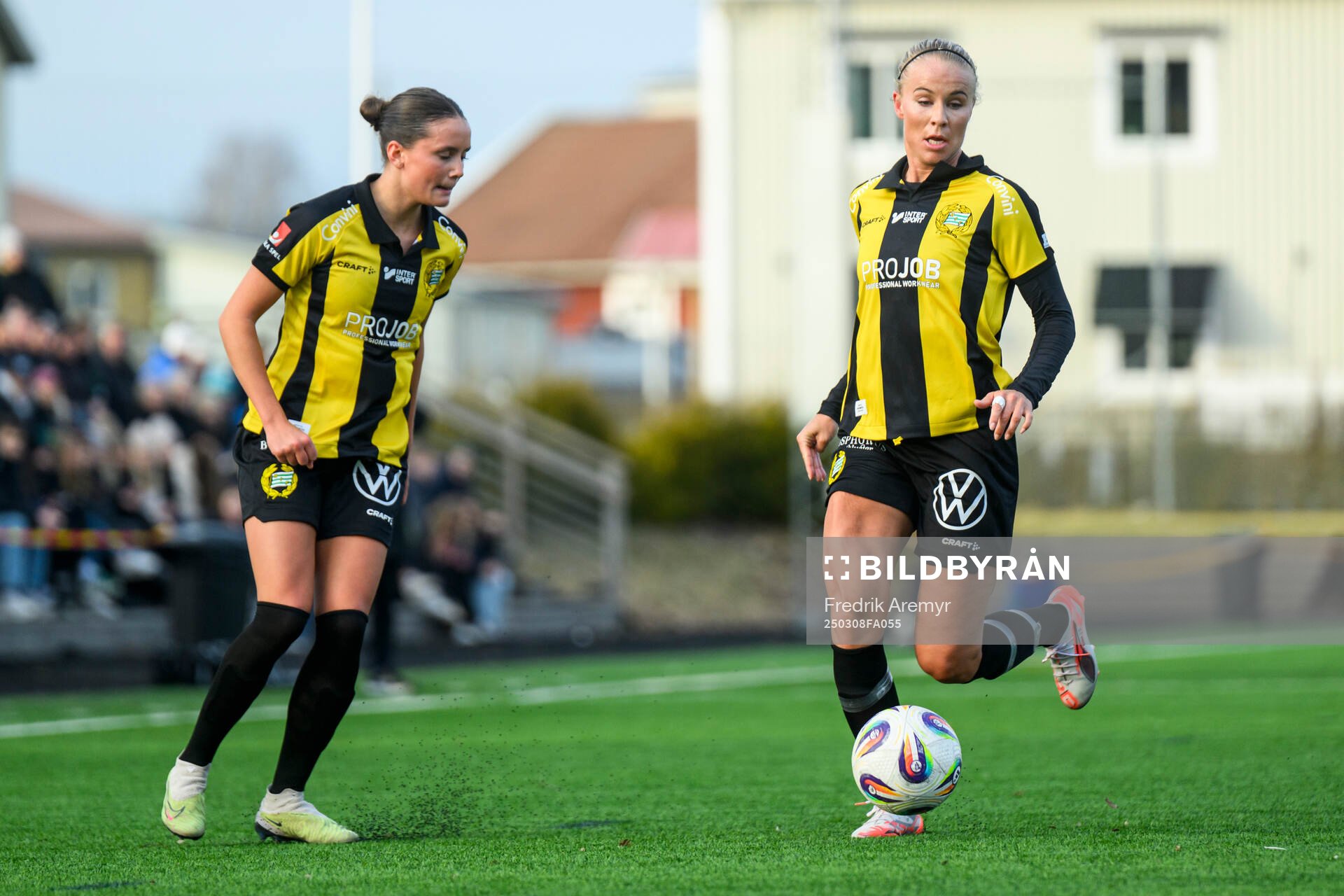 Hammarbys Vera Blom  och Stina Lennartsson