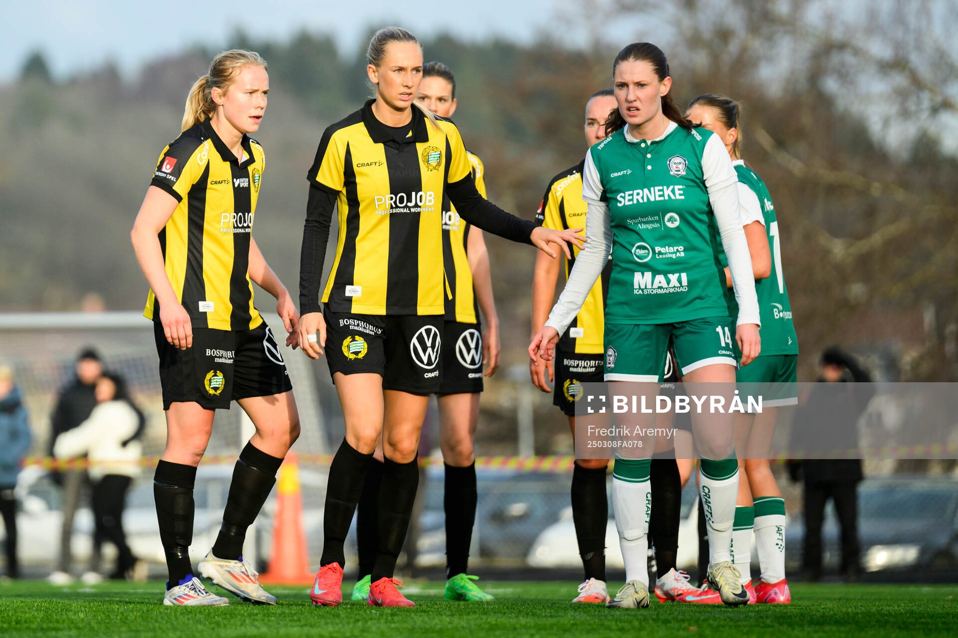 Hammarbys Julie Blakstad  och Ellen Wangerheim samt
