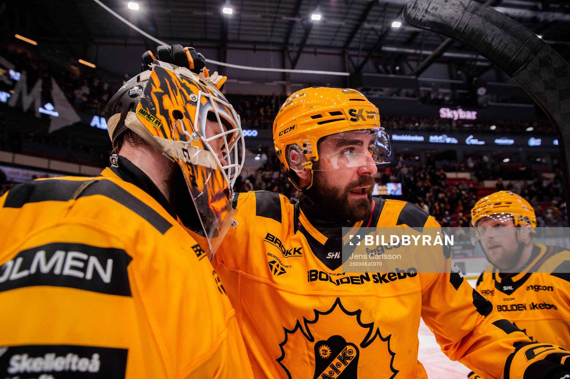 Skellefteås målvakt Linus Söderström och Luke Witkowski