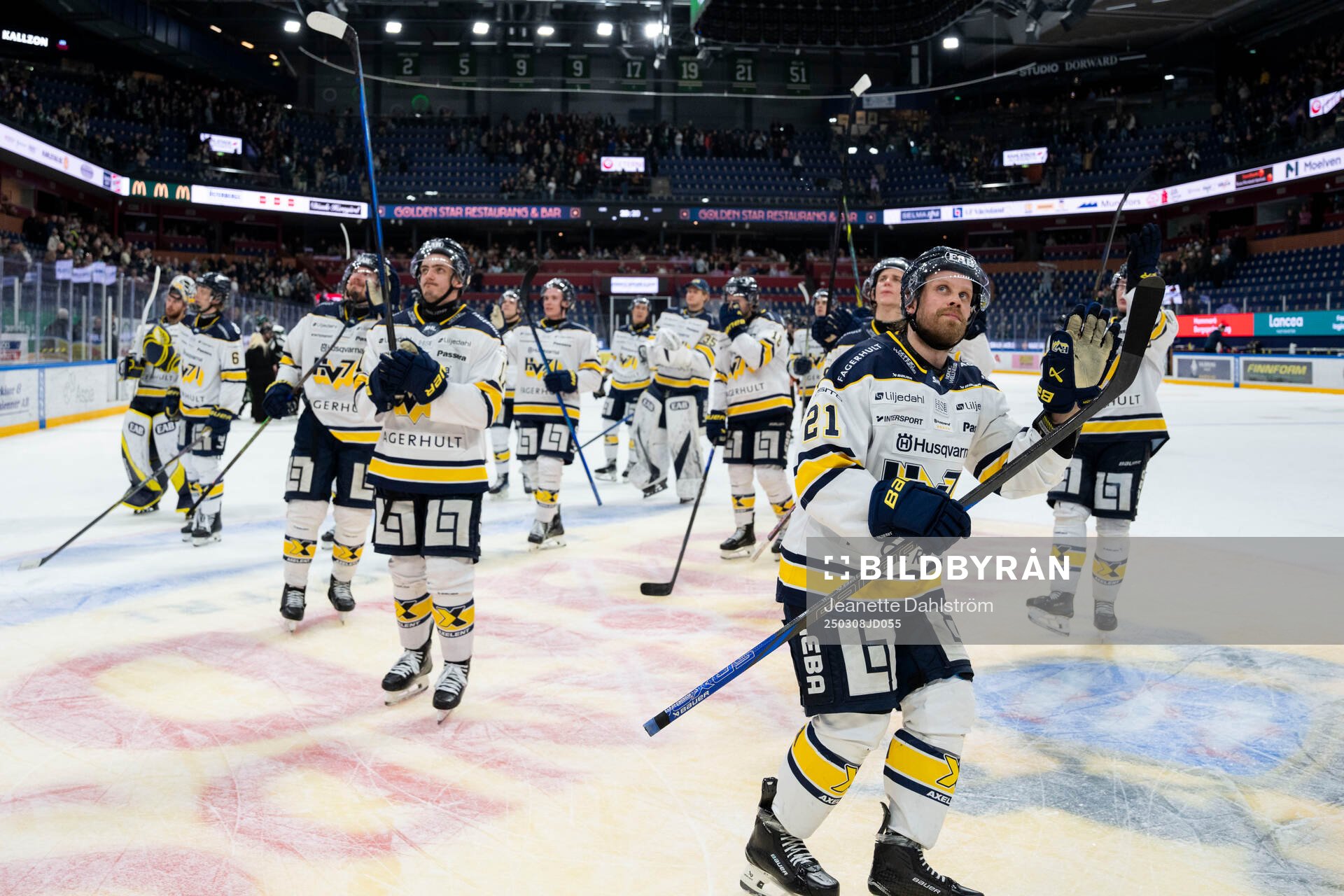 HV71s Mattias Tedenby jublar
