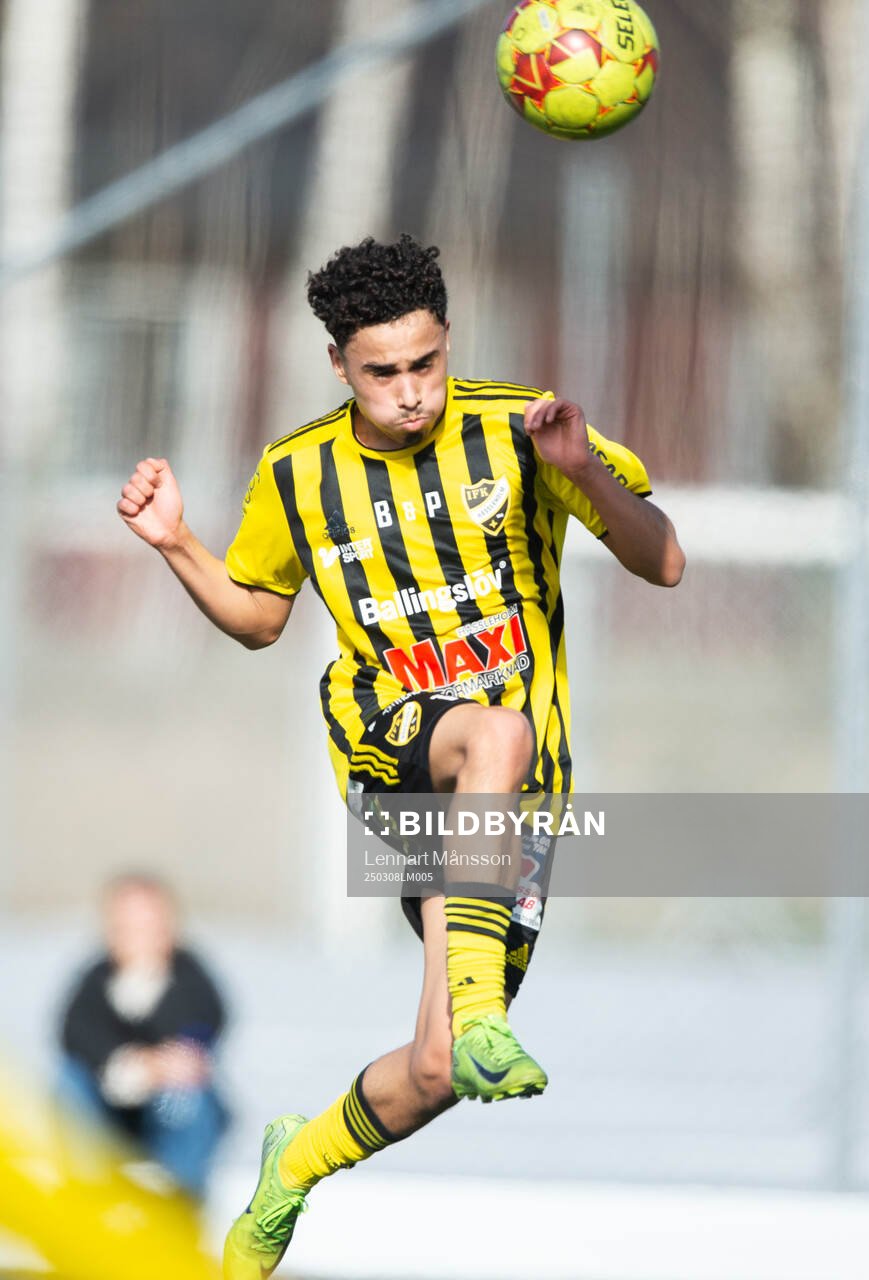 IFK Hässleholms Zeidan Sala nickar i träningsmatchen