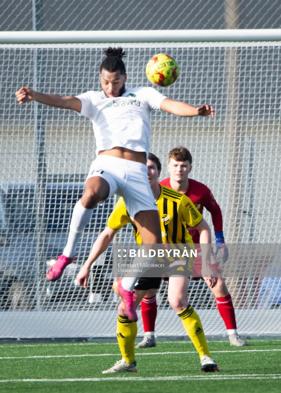 Högaborgs Adam Touray i träningsmatchen mellan IFK