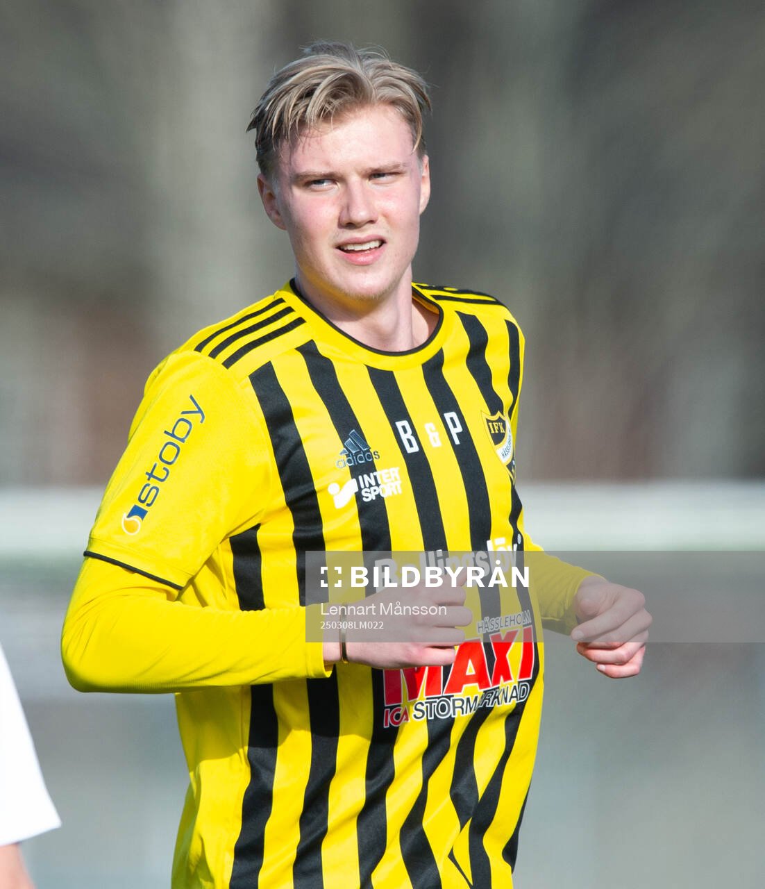 IFK Hässleholms Hampus Frick i träningsmatchen mellan IFK Hässleholm och Högaborg i Hässleholm 8 mars 2025.