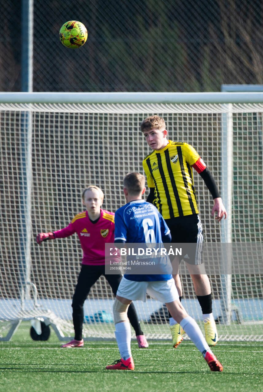 IFK Hässleholms Måns Johansson och målvakten Wilgot