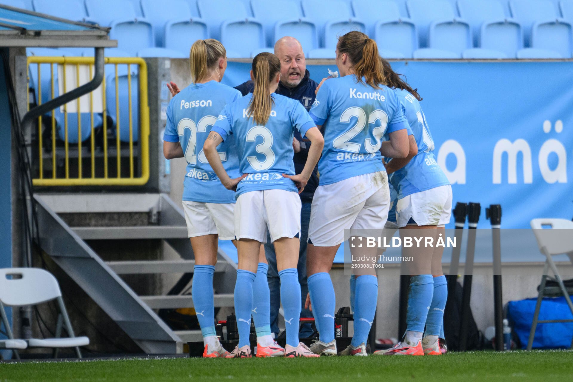 Malmö FFs tränare Jonas Valfridsson under fotbollsmatchen i Svenska Cupen mellan Malmö FF och Rosengård den 8 mars 2025 i Malmö. 