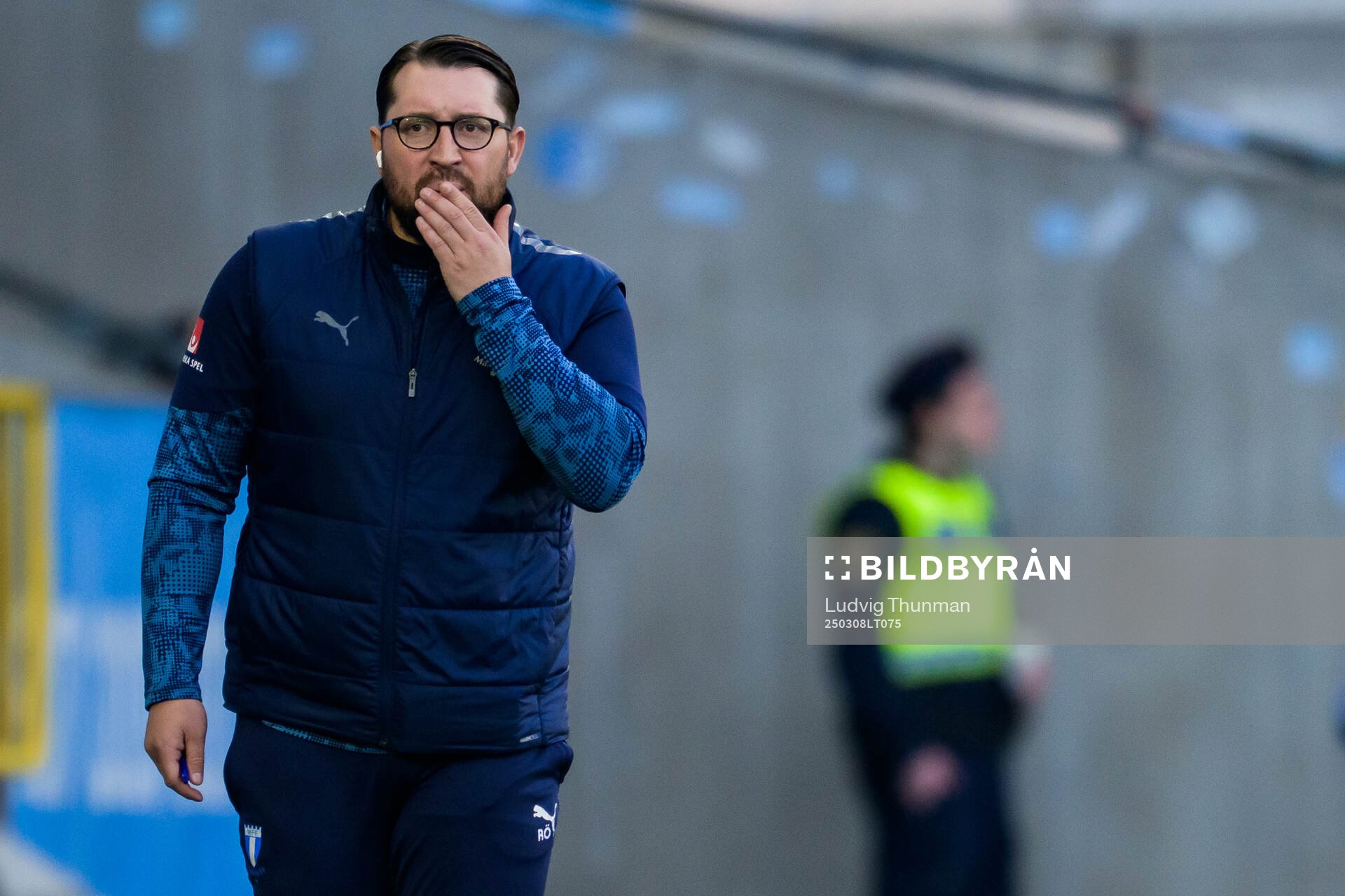 Malmö FFs assisterande tränare Rikard Östergren under fotbollsmatchen i Svenska Cupen mellan Malmö FF och Rosengård den 8 mars 2025 i Malmö.