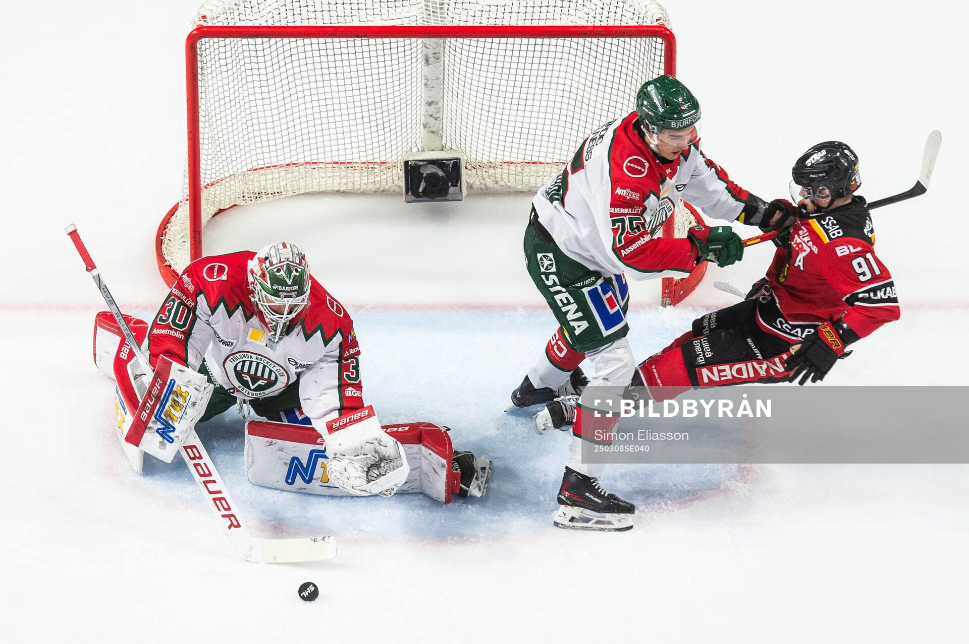 Frölundas målvakt Tobias Normann, David Edstrom och