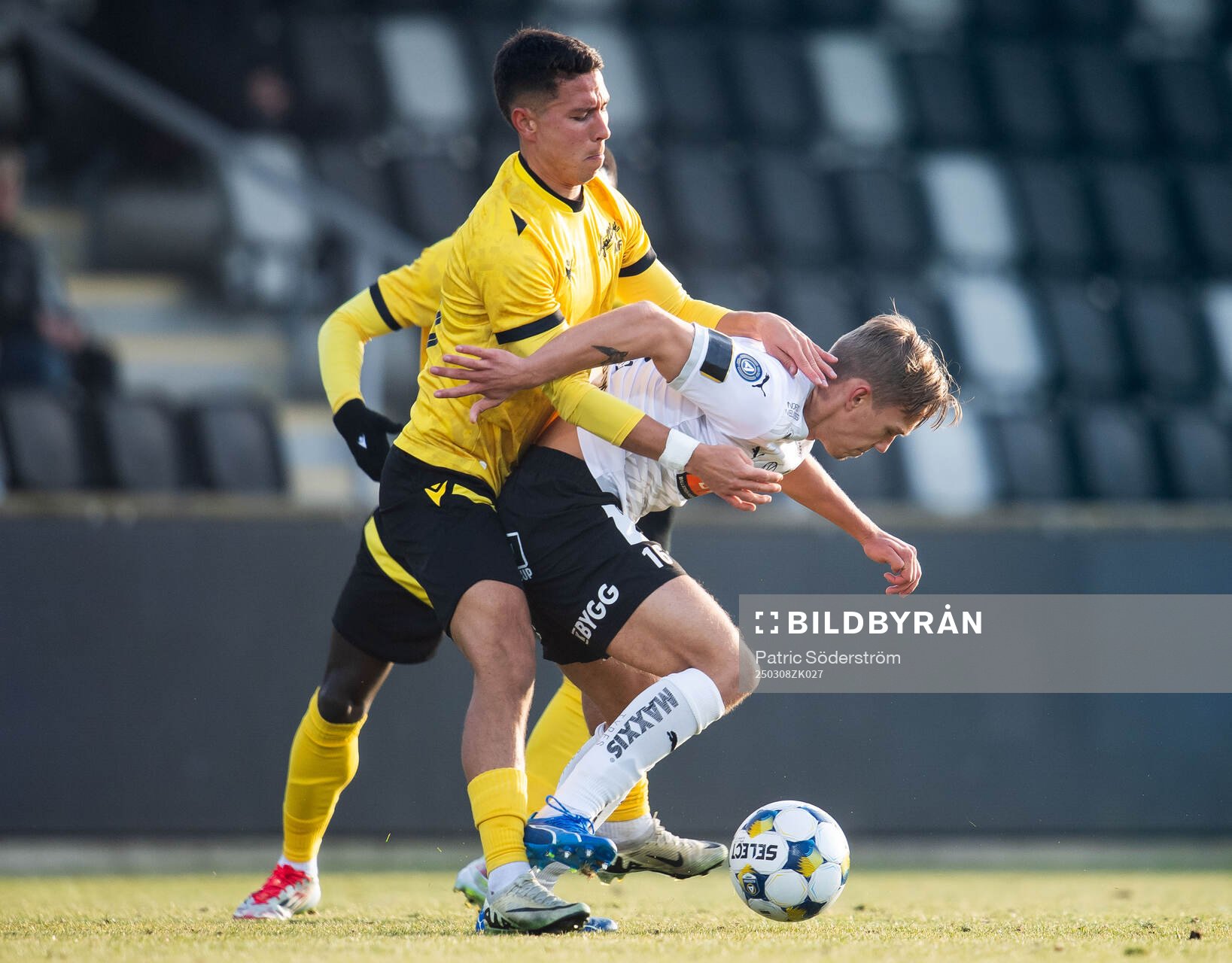 Mjällbys Nicklas Røjkjær och Häckens Pontus Dahbo