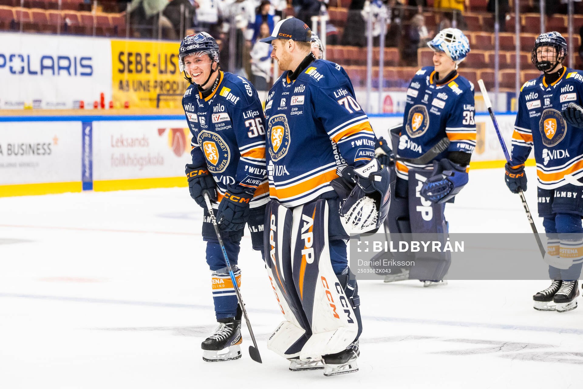 Växjös Elias Rosén och målvakt Adam Åhman jublar