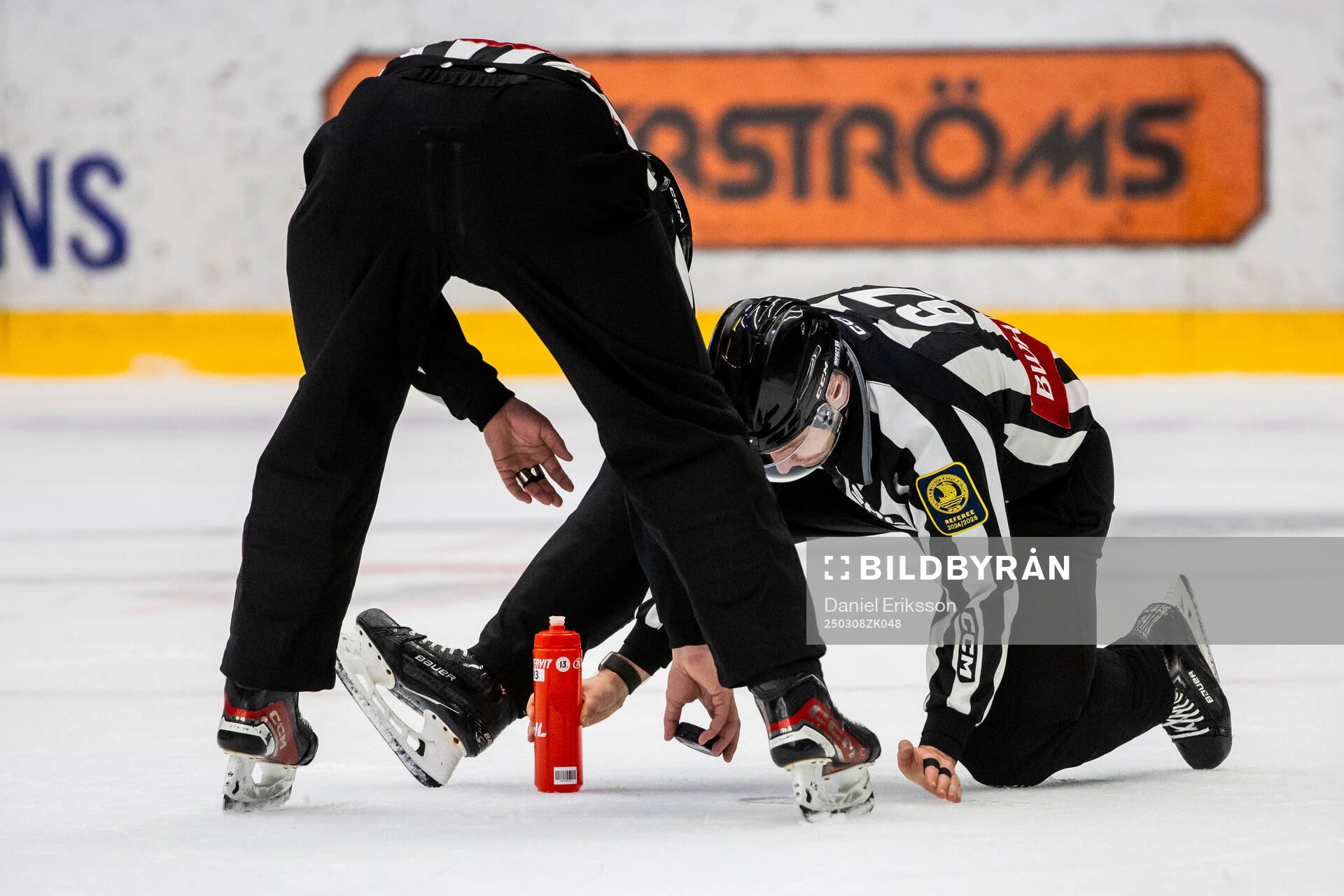 Linjedomare Christian Billing och Linjedomare Rasmus