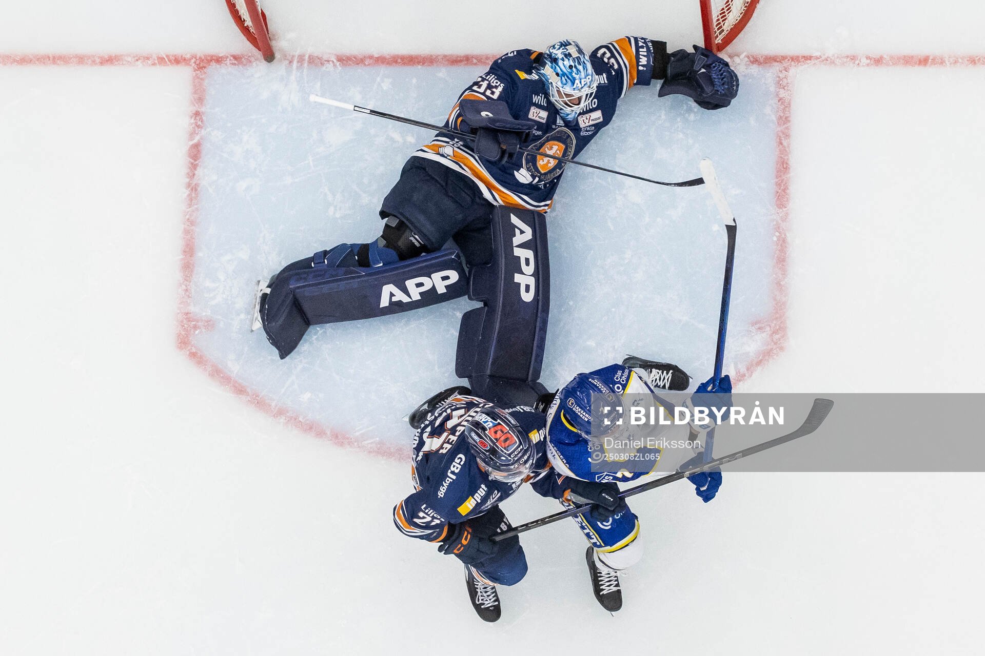 Växjös målvakt Emil Larmi Växjös Martin Lundberg och