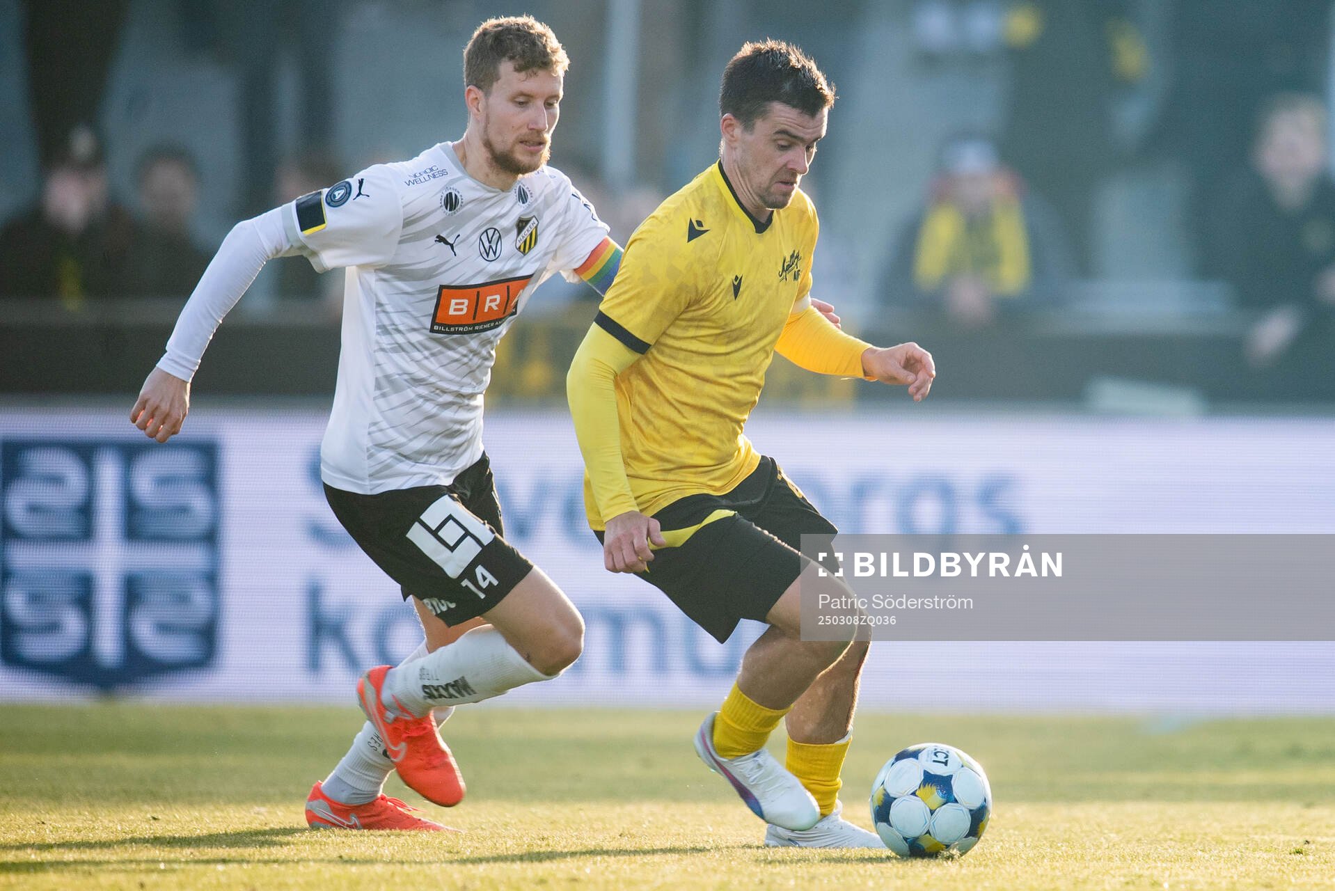 Häckens Simon Gustafson och Mjällbys Jesper Gustavsson