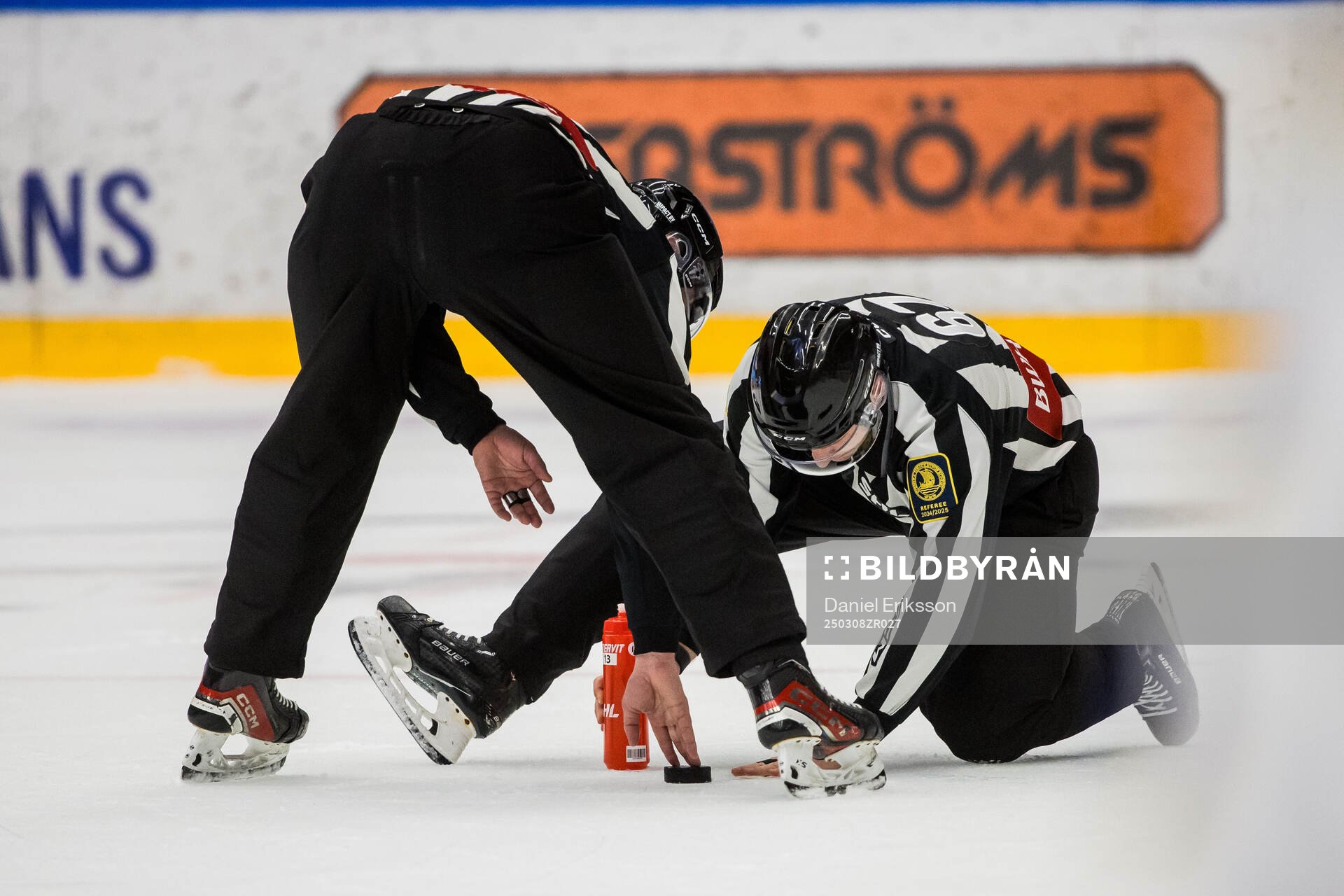 Linjedomare Christian Billing och och Linjedomare Rasmus