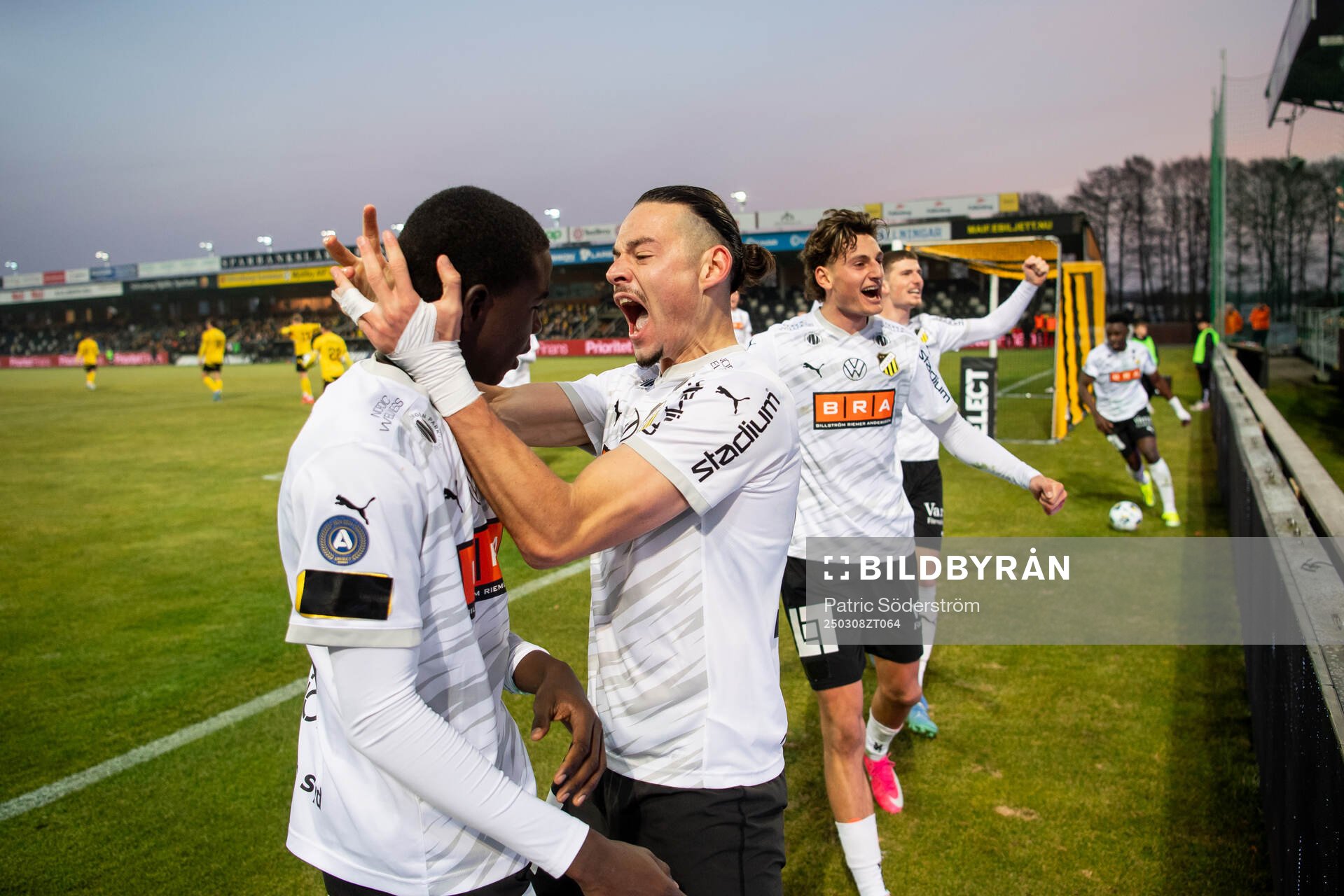 Häckens Abdoulaye Faye jublar