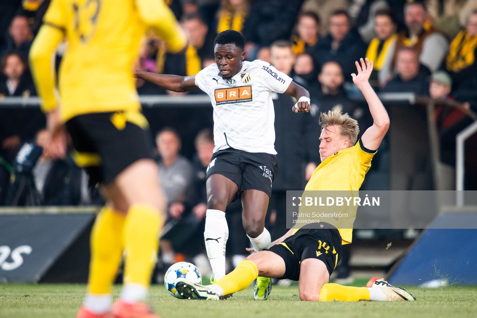 Häckens Zeidane Inoussa och Mjällbys Herman Johansson