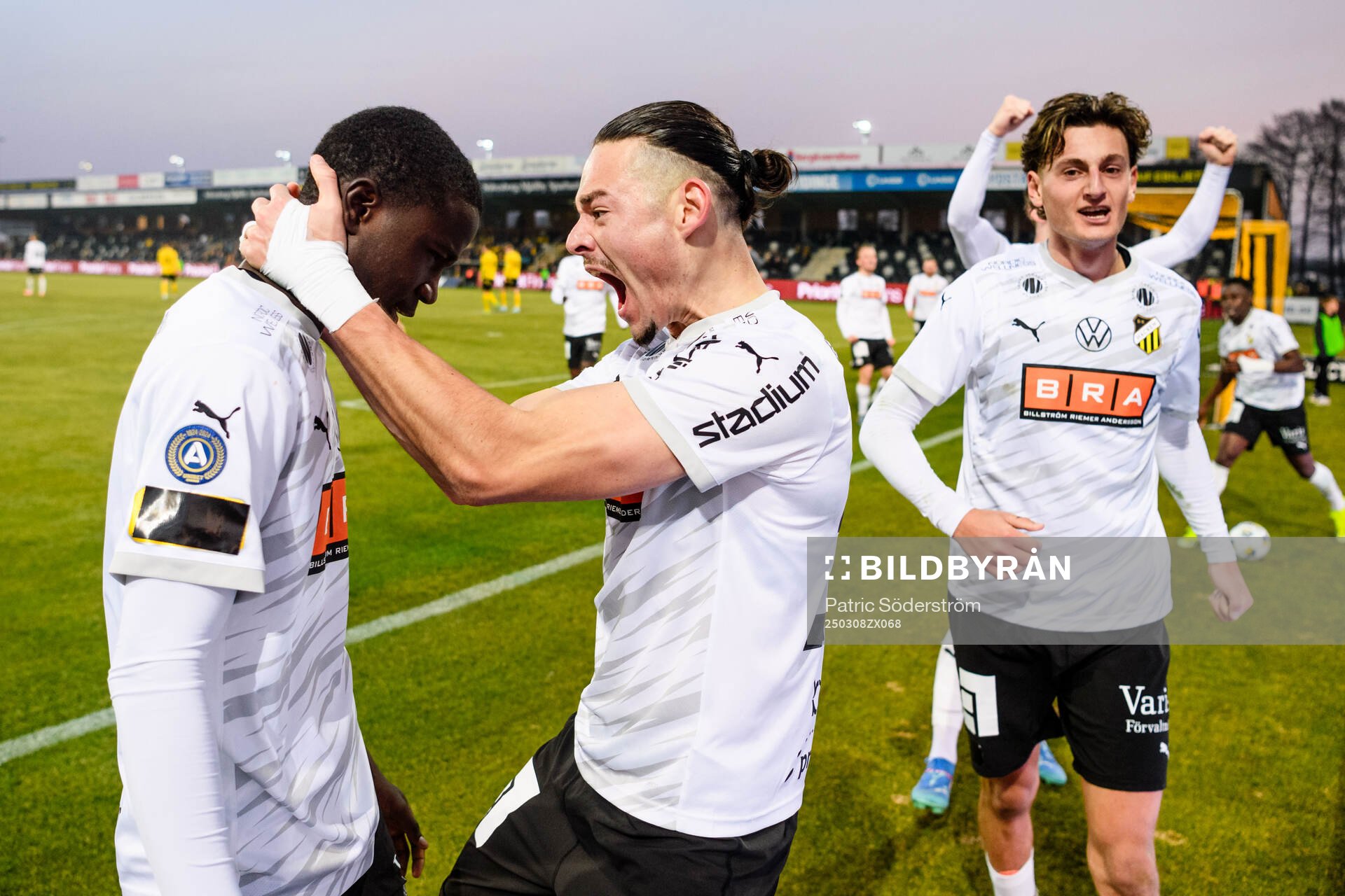 Häckens Abdoulaye Faye jublar
