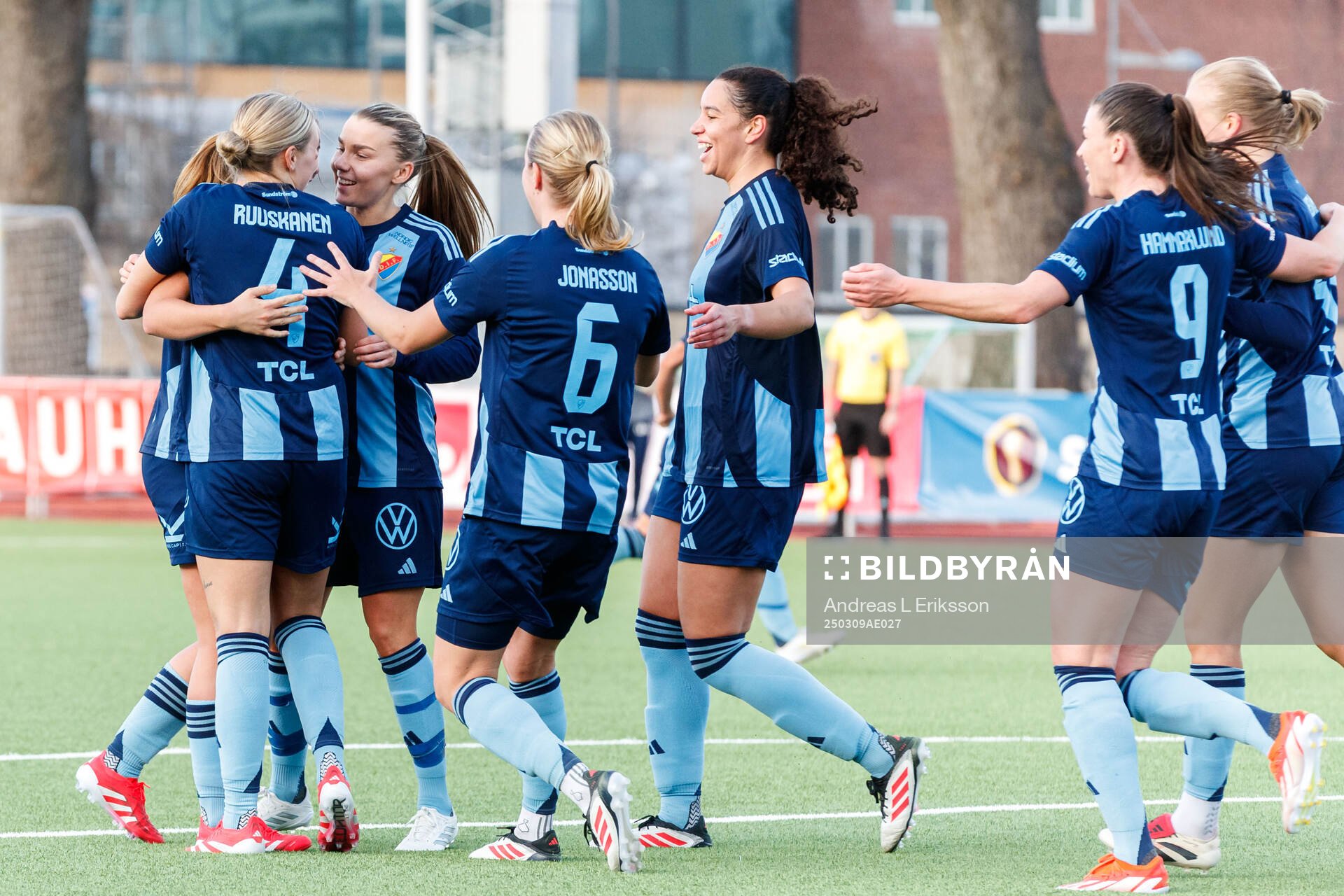 Djurgårdens Elsa Pelgander jublar