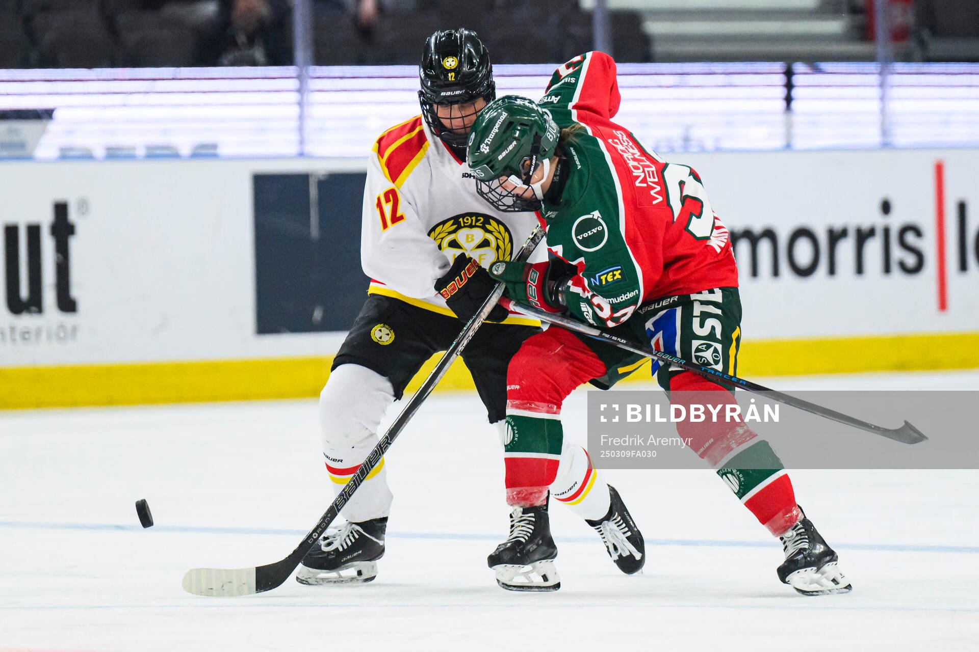 Brynäs Mina Waxin och Frölundas Michelle Karvinen