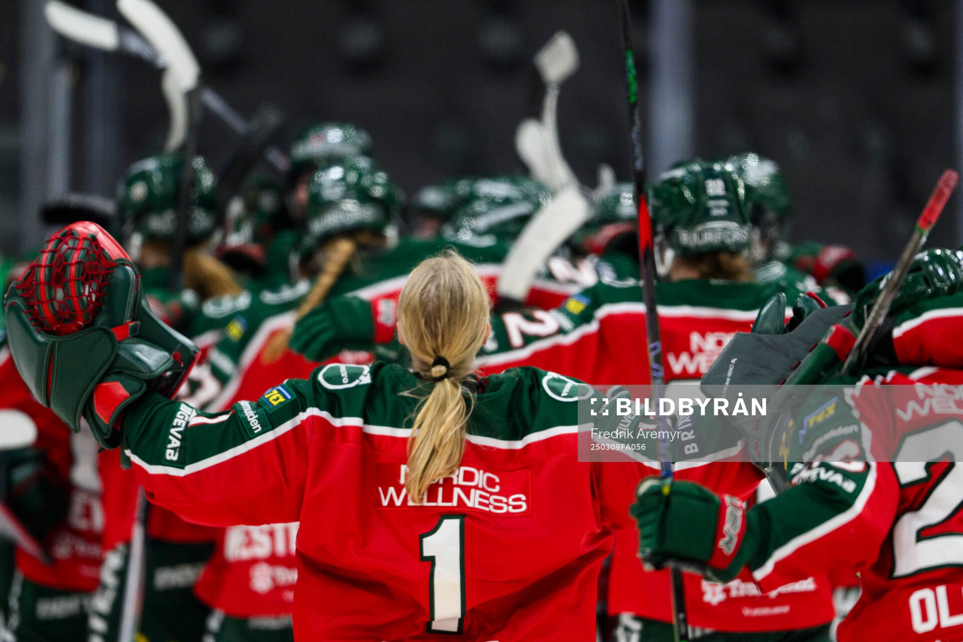 Frölundas målvakt Maja Helge jublar