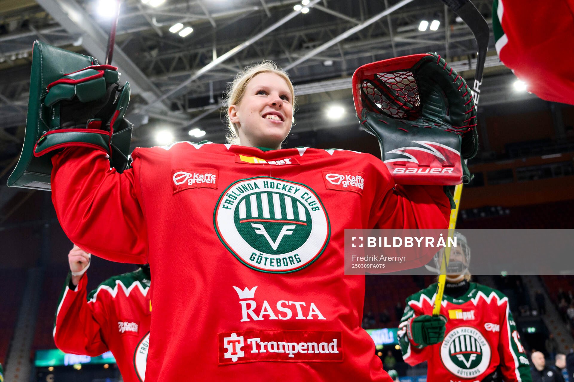 Frölundas målvakt Maja Helge jublar