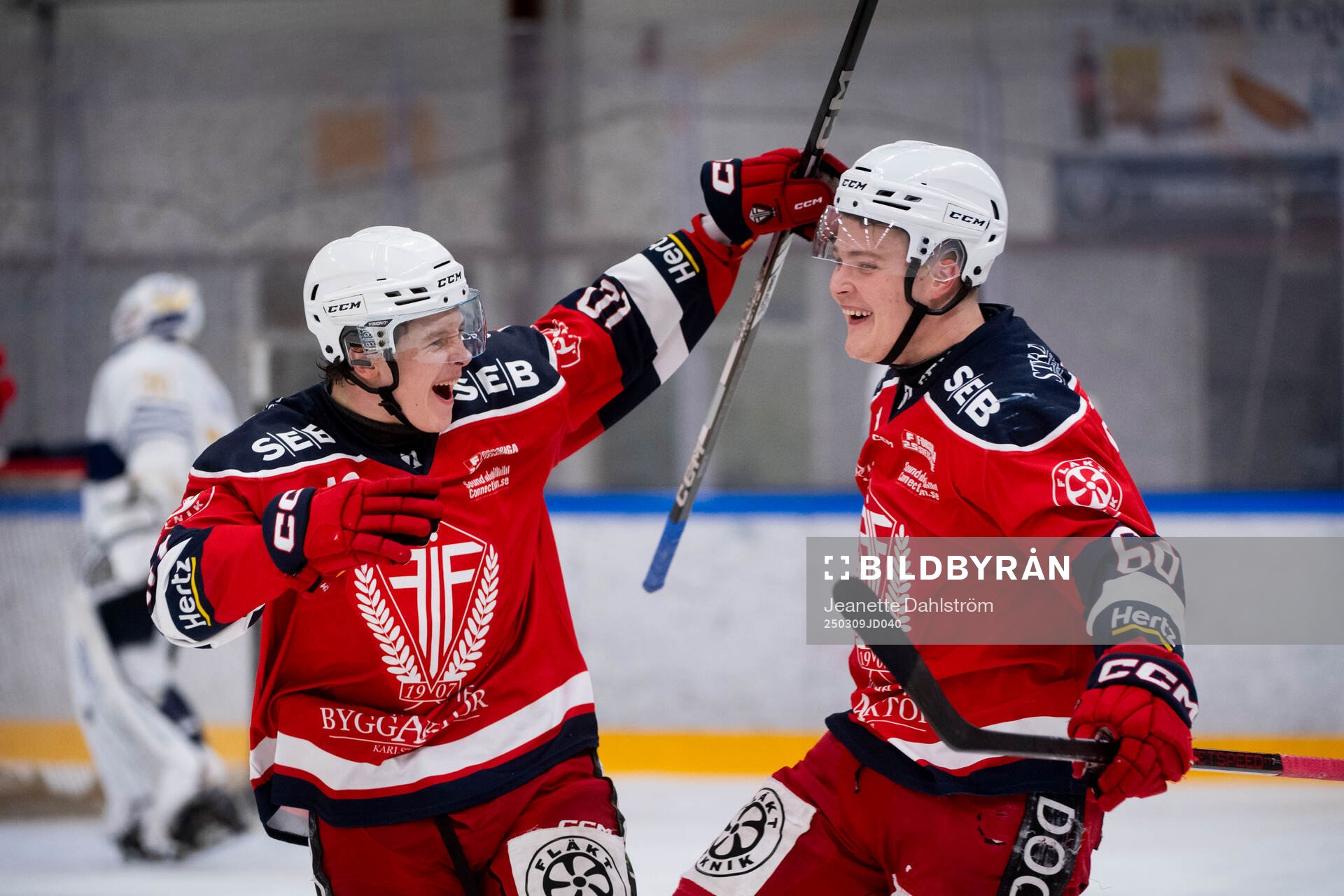 Forshagas Hugo Hell och Hugo Ek Koskela jublar