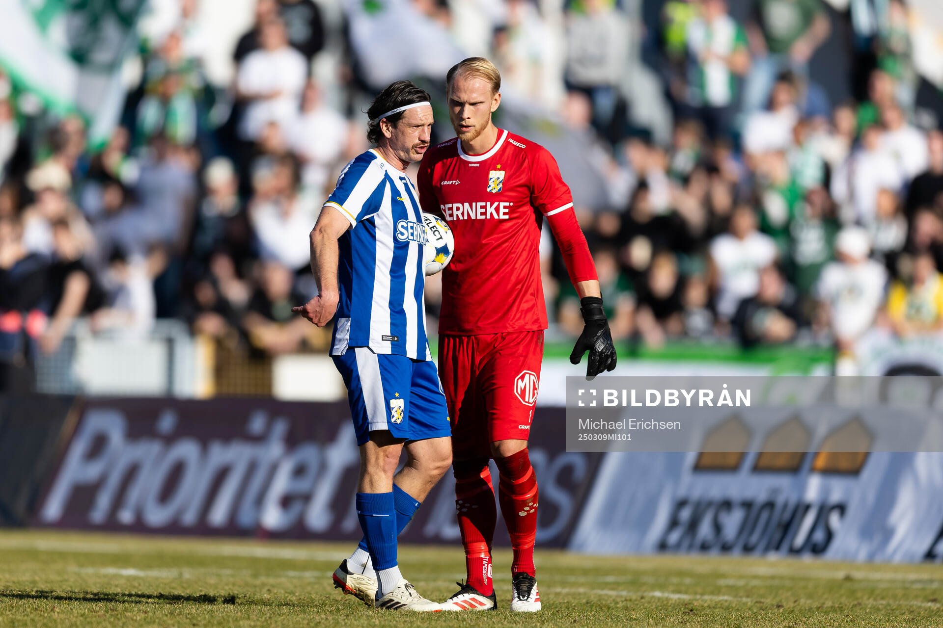 IFK Göteborgs Gustav Svensson och målvakt Pontus Dahlberg